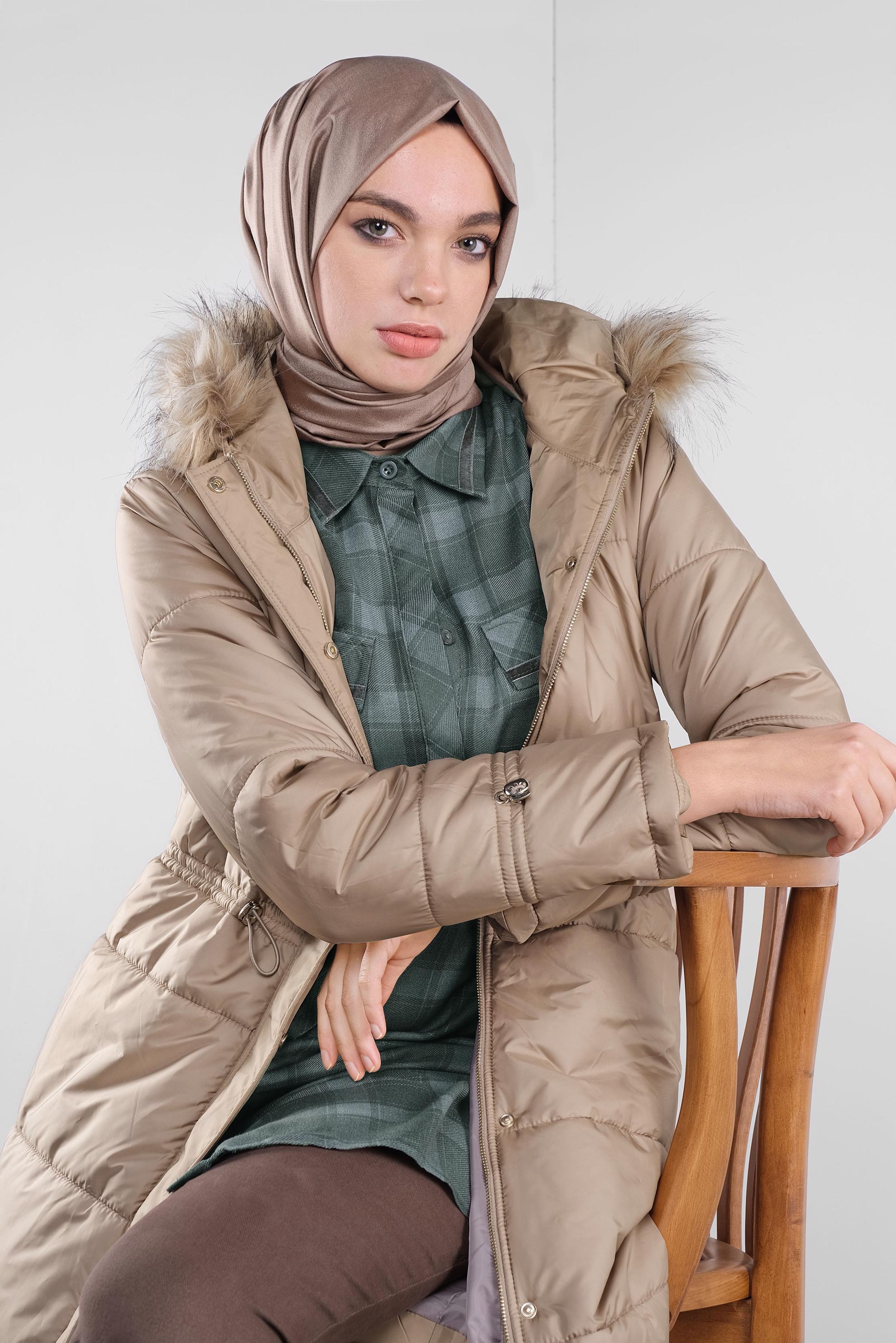 Tesettür giyim KAHVE KAPÜŞONLU ŞİŞME KABAN 90114