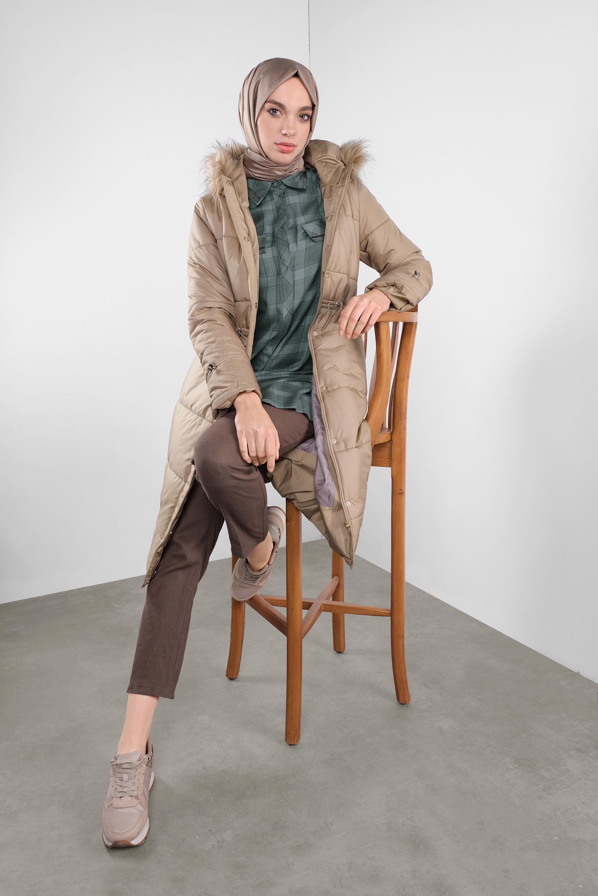 Tesettür giyim KAHVE KAPÜŞONLU ŞİŞME KABAN 90114