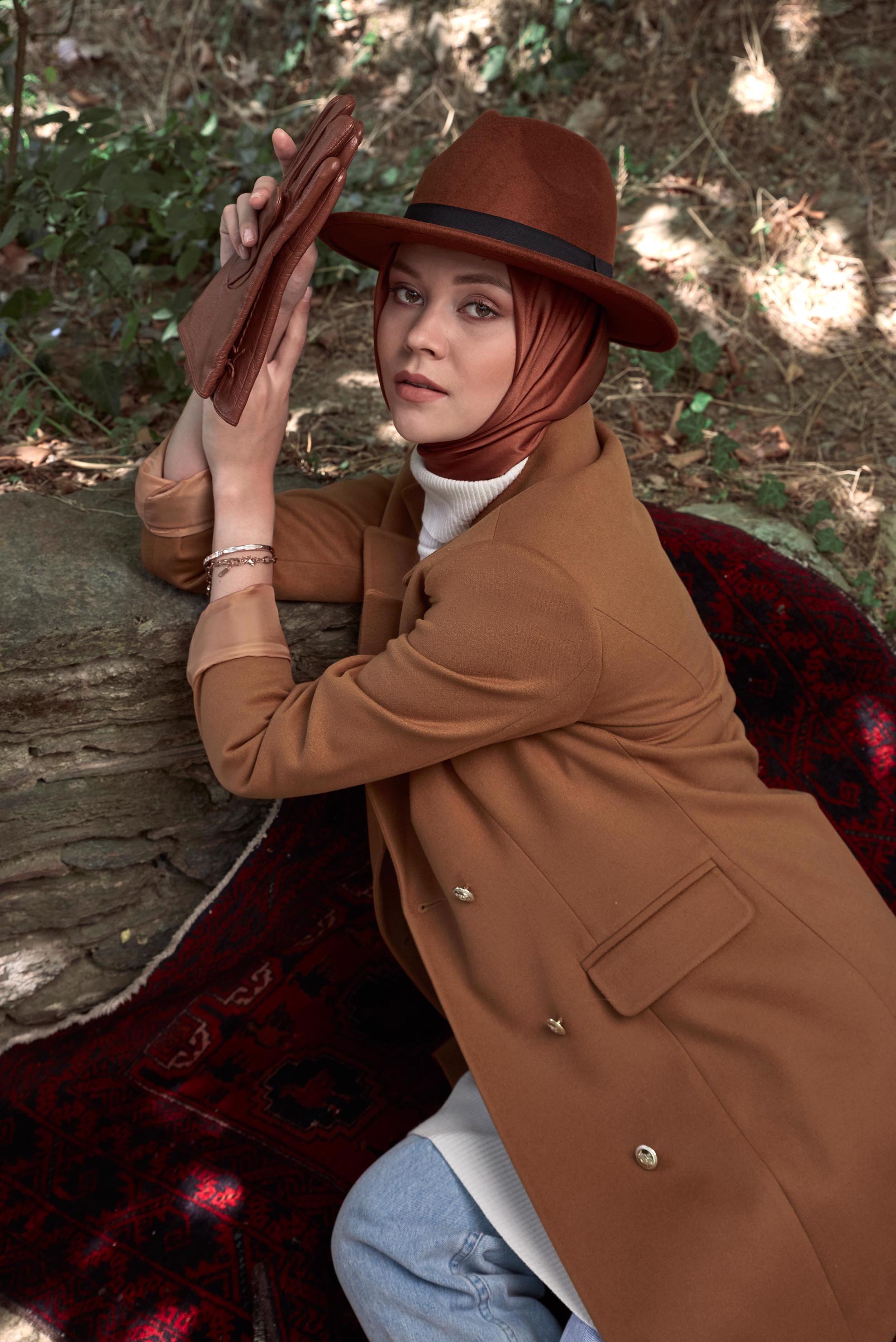 Tesettür giyim TABA KLASİK DÜĞMELİ KABAN 90119