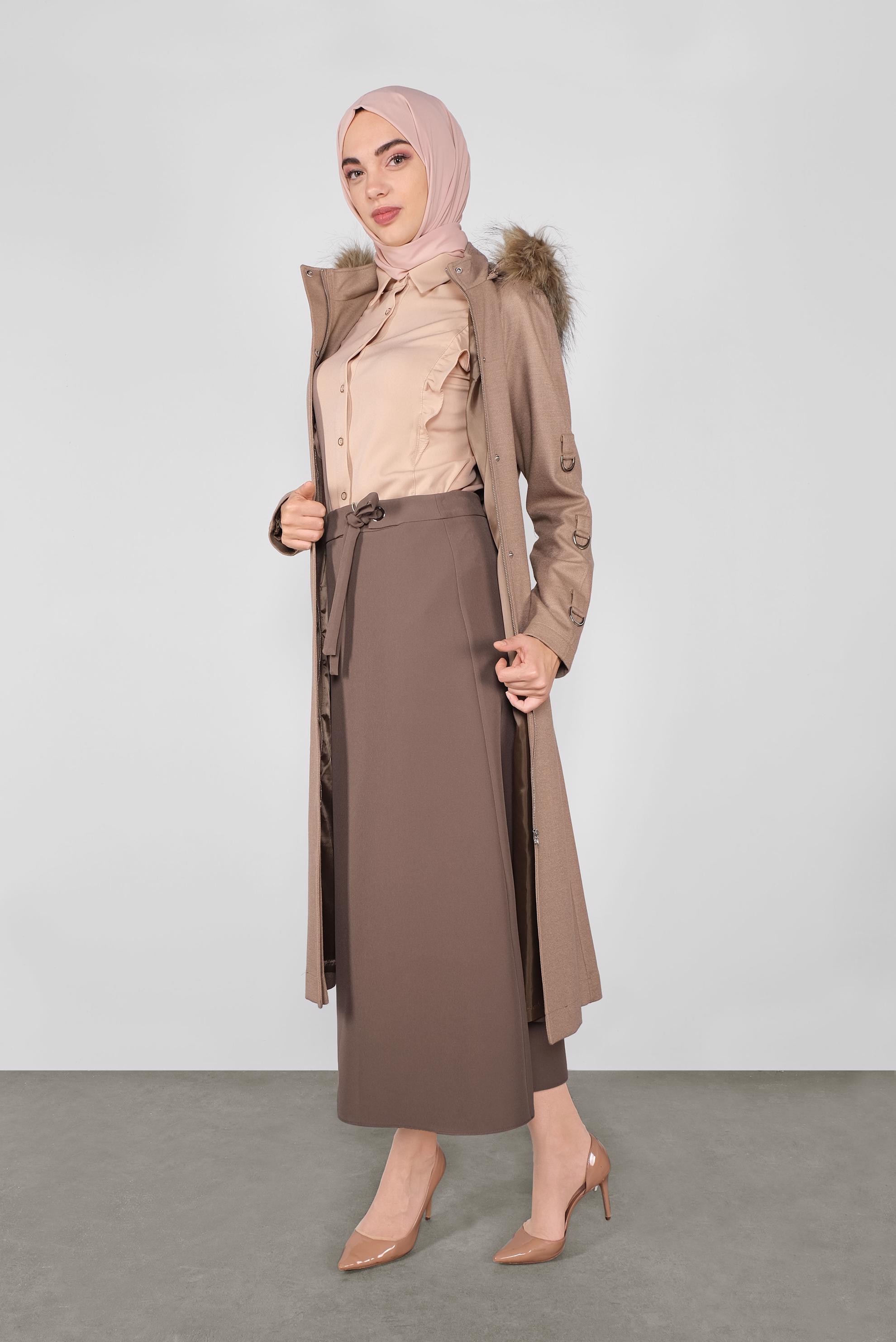 Tesettür giyim KAHVE BELİ KUŞAKLI KÜRK DETAYLI  KABAN 90122 