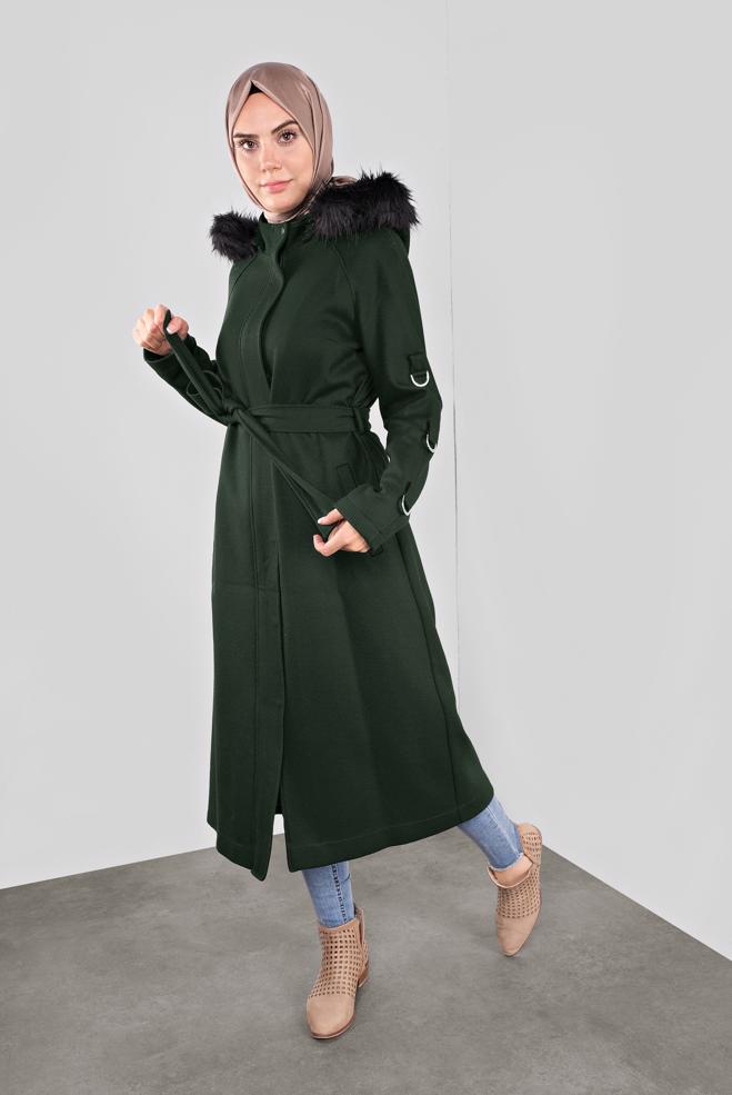 Tesettür giyim YEŞİL BELİ KUŞAKLI KÜRK DETAYLI  KABAN 90122  - ALVİNA