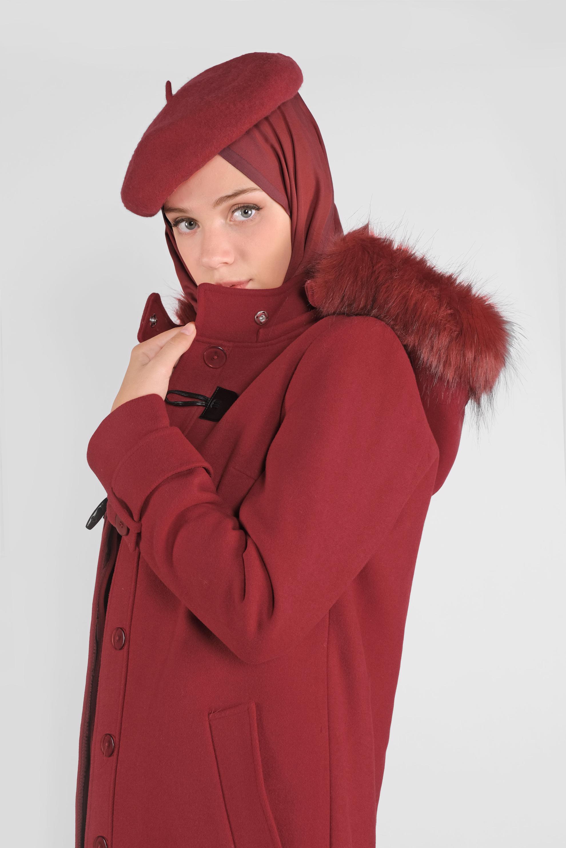 Tesettür giyim KIRMIZI KÜRKLÜ KAPÜŞONLU KAŞE KABAN 90129