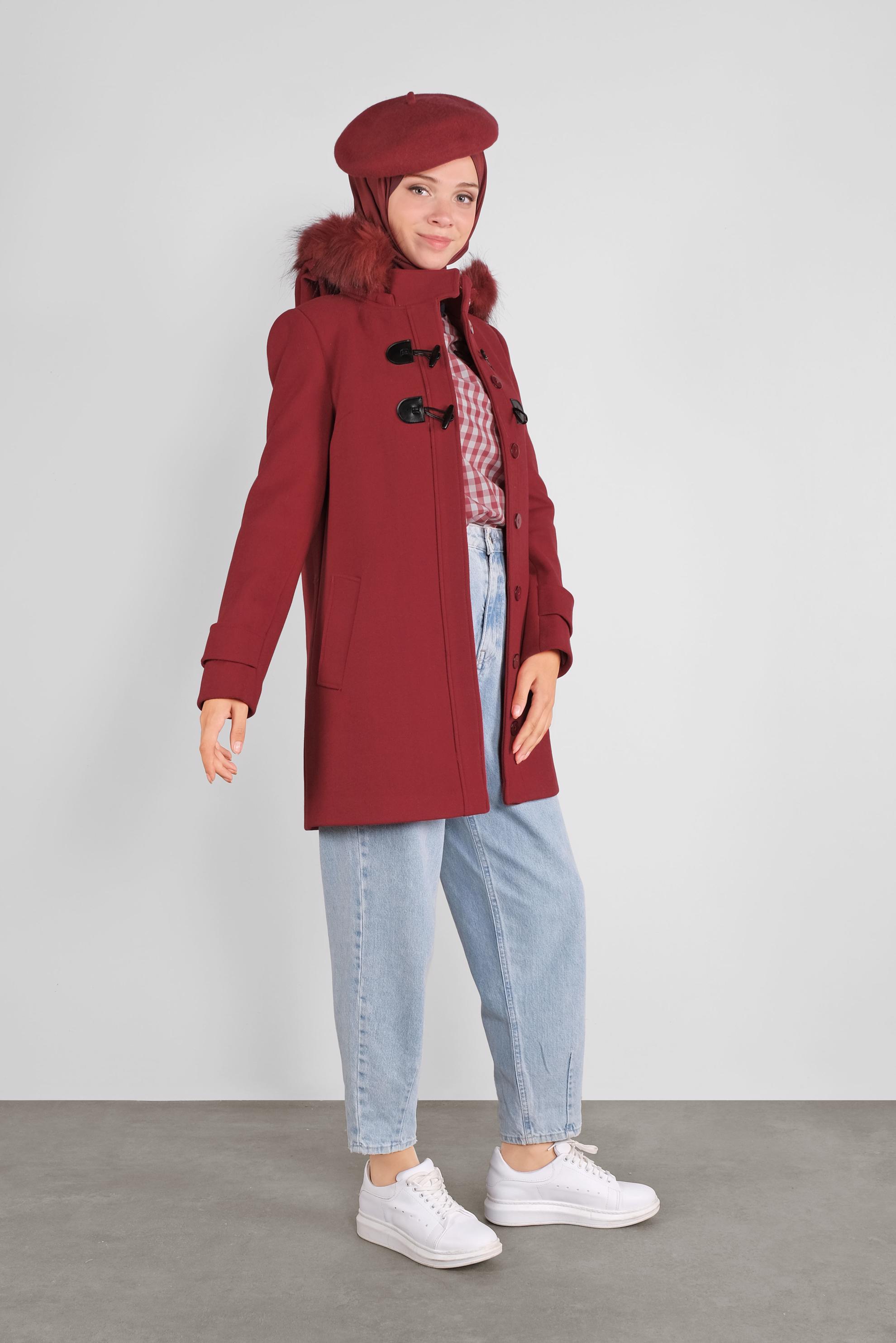 Tesettür giyim KIRMIZI KÜRKLÜ KAPÜŞONLU KAŞE KABAN 90129