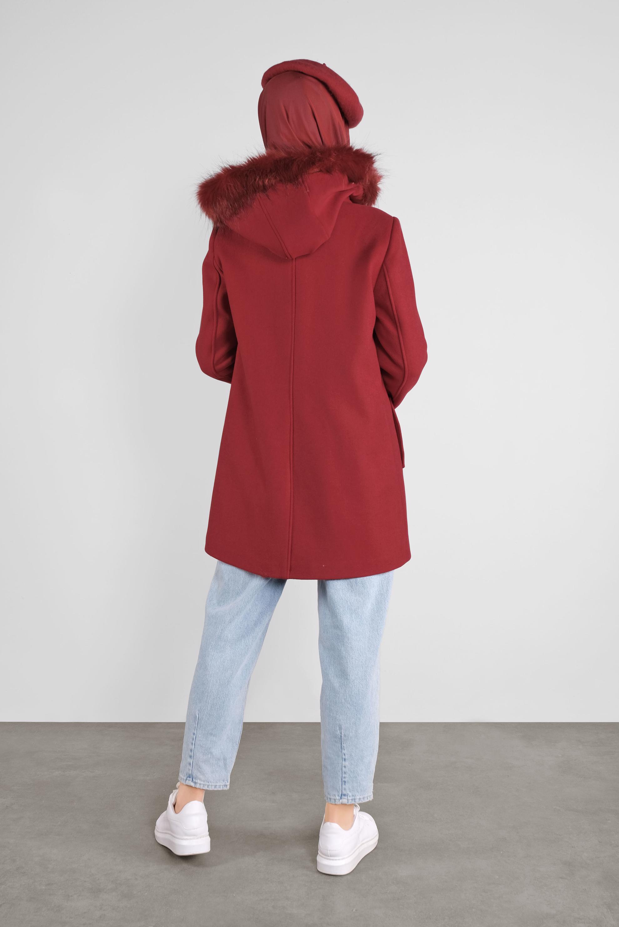 Tesettür giyim KIRMIZI KÜRKLÜ KAPÜŞONLU KAŞE KABAN 90129