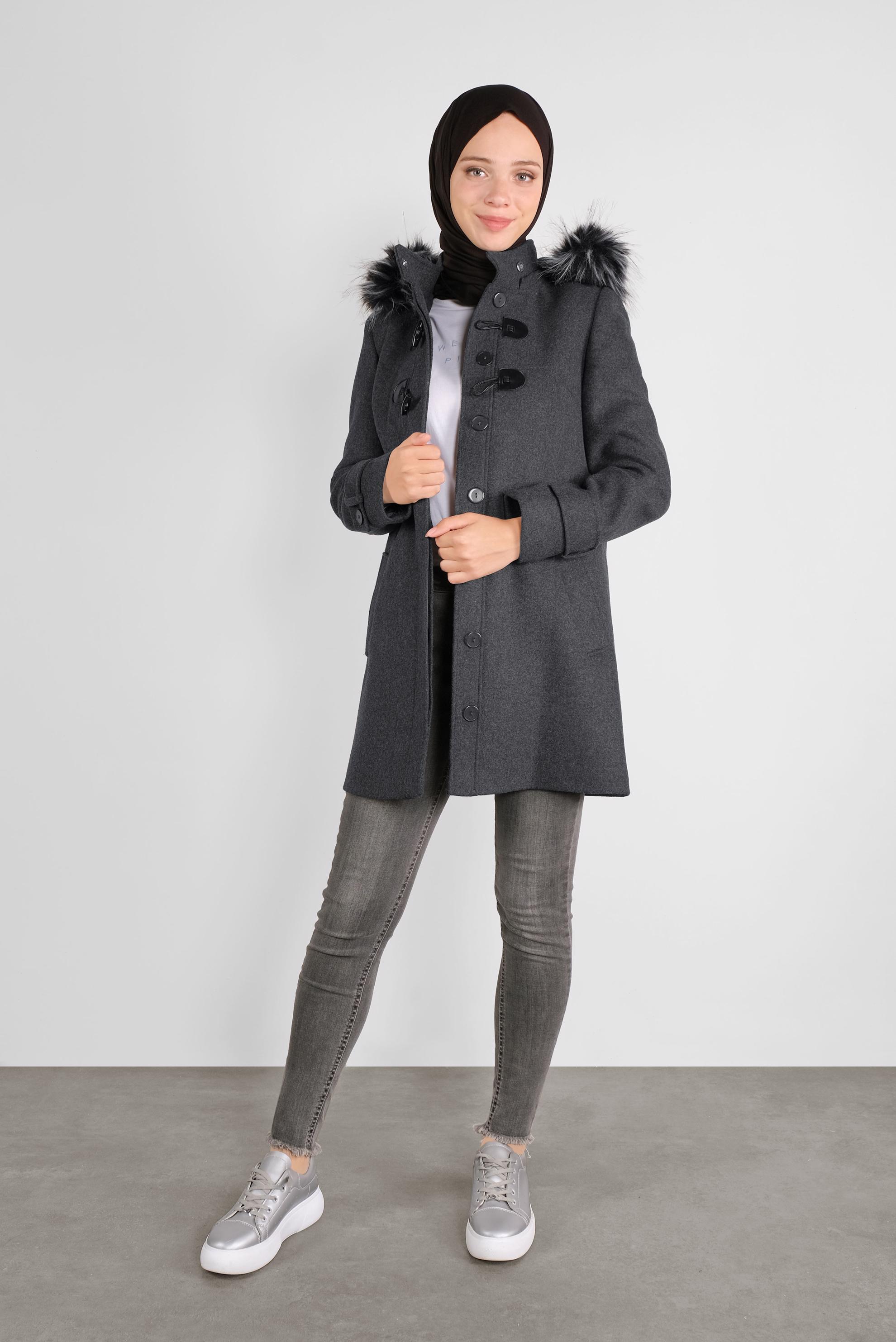 Tesettür giyim GRİ KÜRKLÜ KAPÜŞONLU KAŞE KABAN 90129