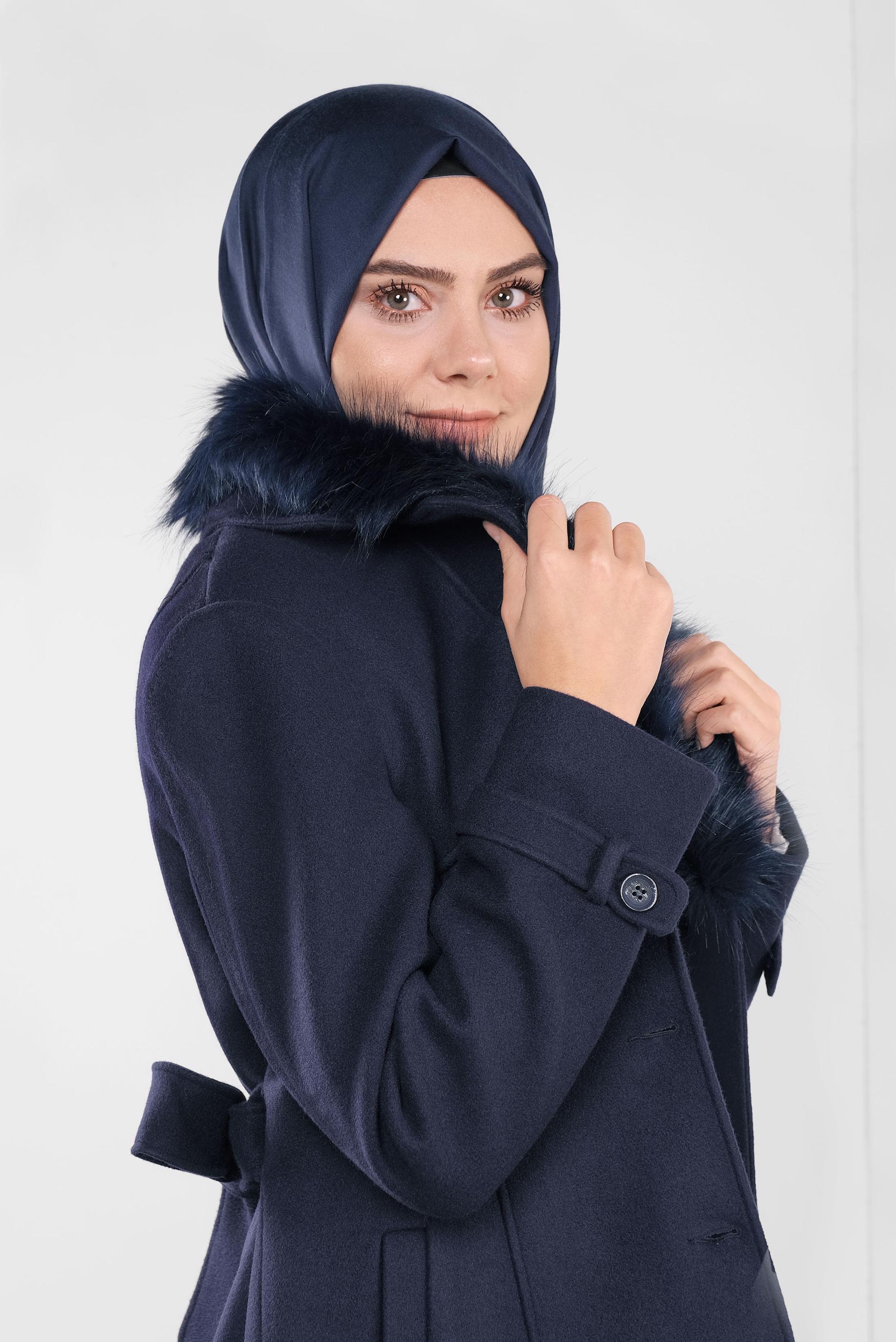 Vêtements hijab BLEU MARINE CABAN EN LAINE À COL EN EFFET FOURRURE 90130 