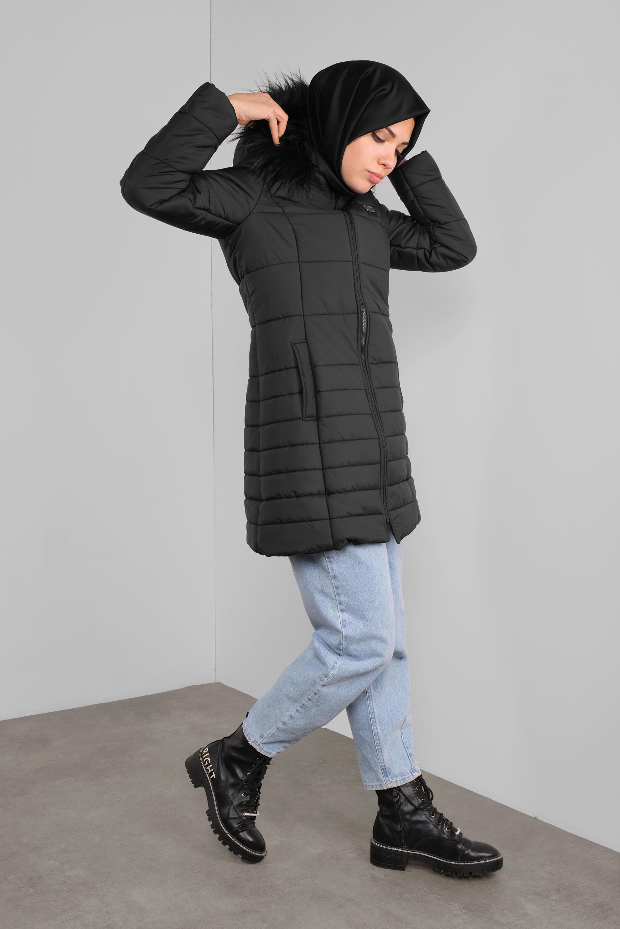 Tesettür giyim SİYAH KAPÜŞONU KÜRKLÜ ŞİŞME KABAN 90132 