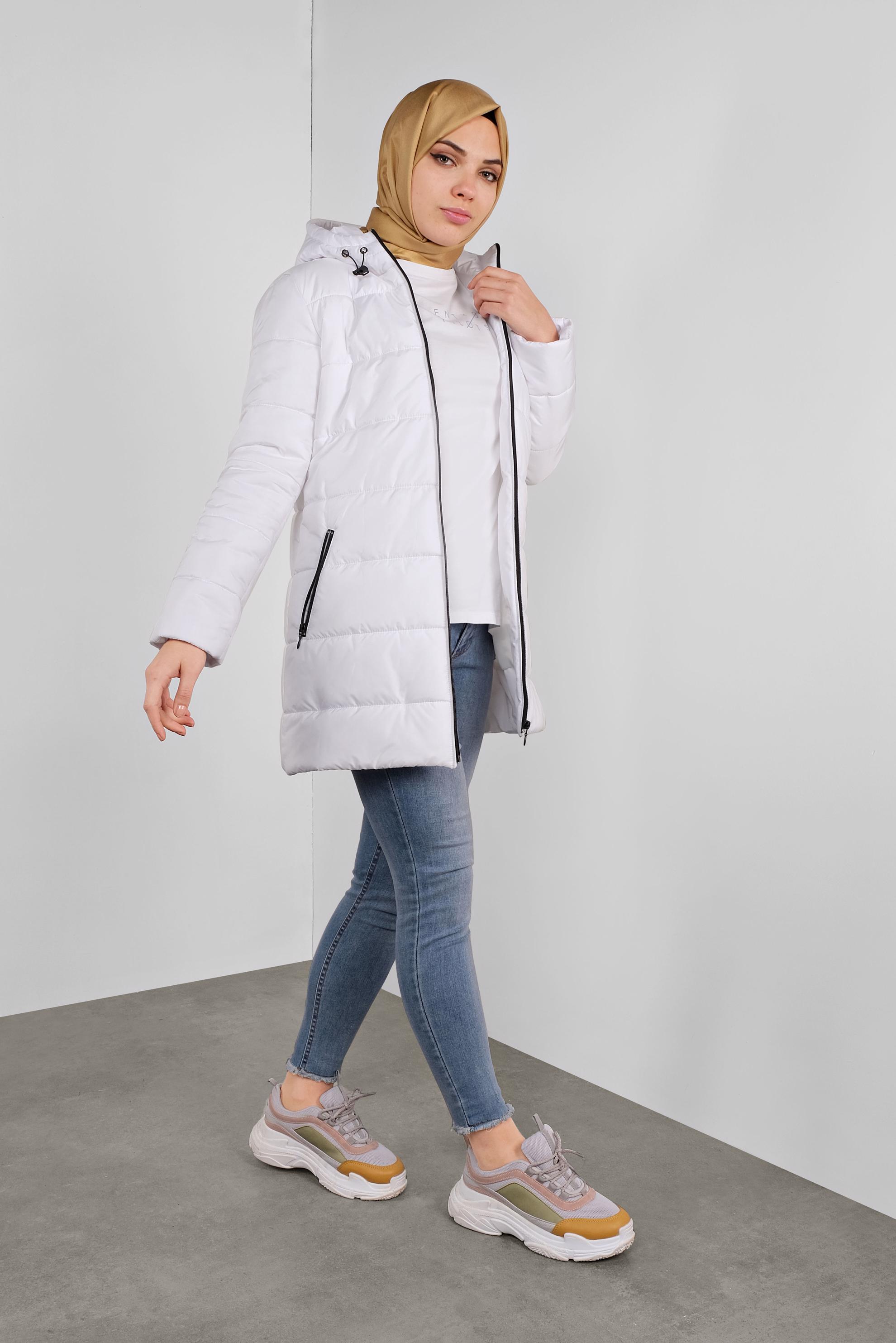 Tesettür giyim BEYAZ KAPÜŞONLU ŞİŞME KABAN 90134