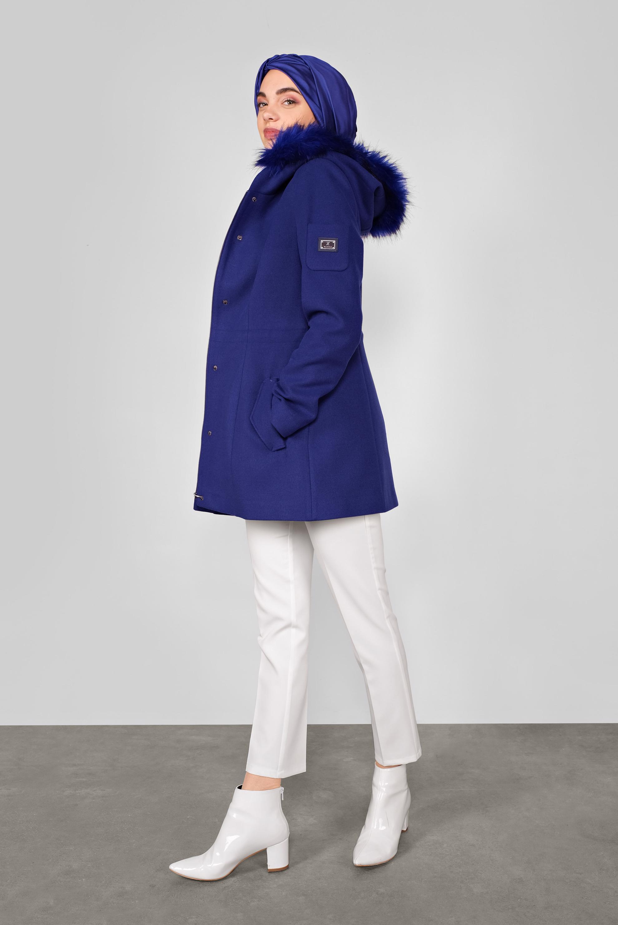 Tesettür giyim MAVİ KÜRKLÜ KAPÜŞONLU KABAN 90135 