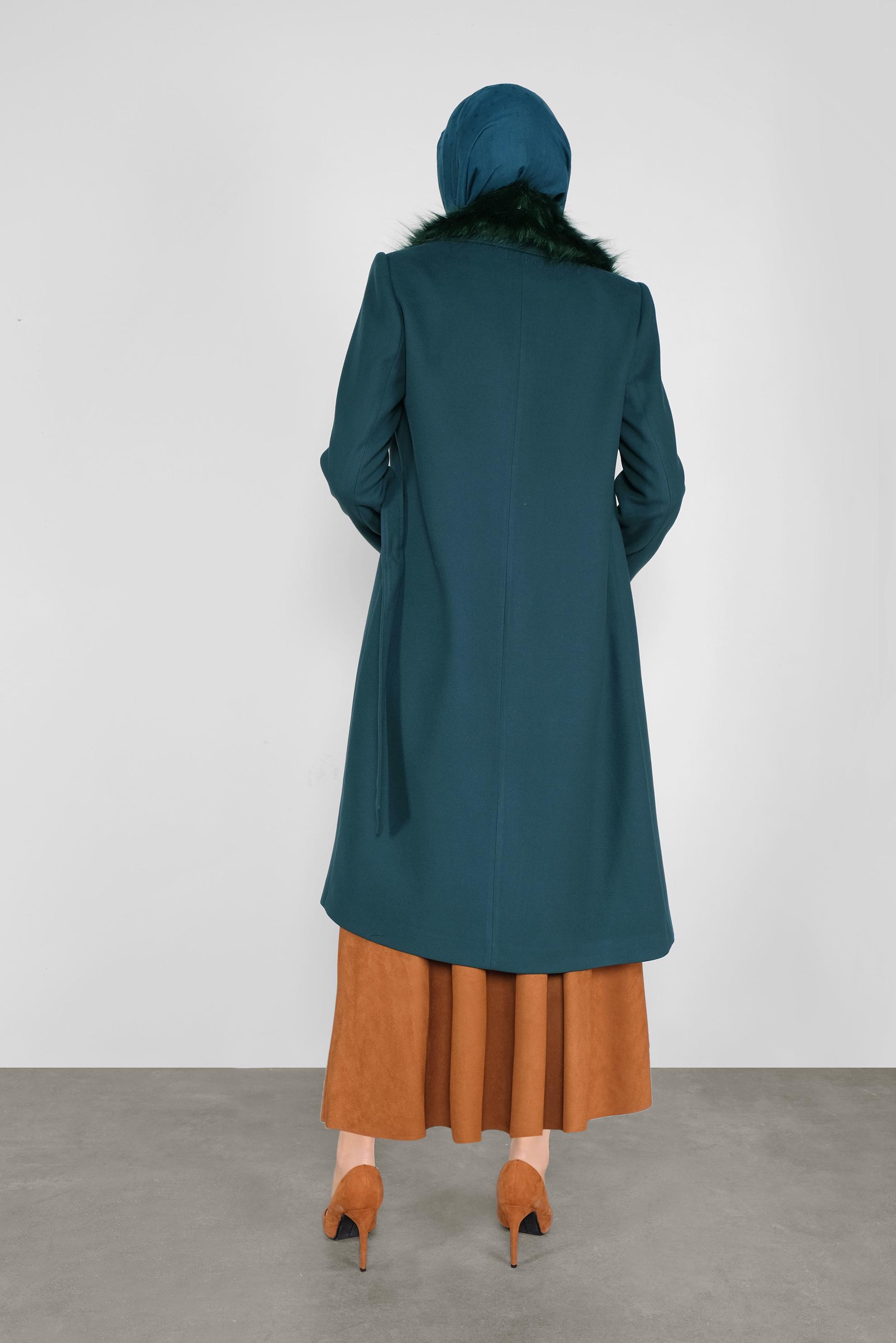 Tesettür giyim MAVİ YAKASI KÜRKLÜ TOKALI KABAN 90140 