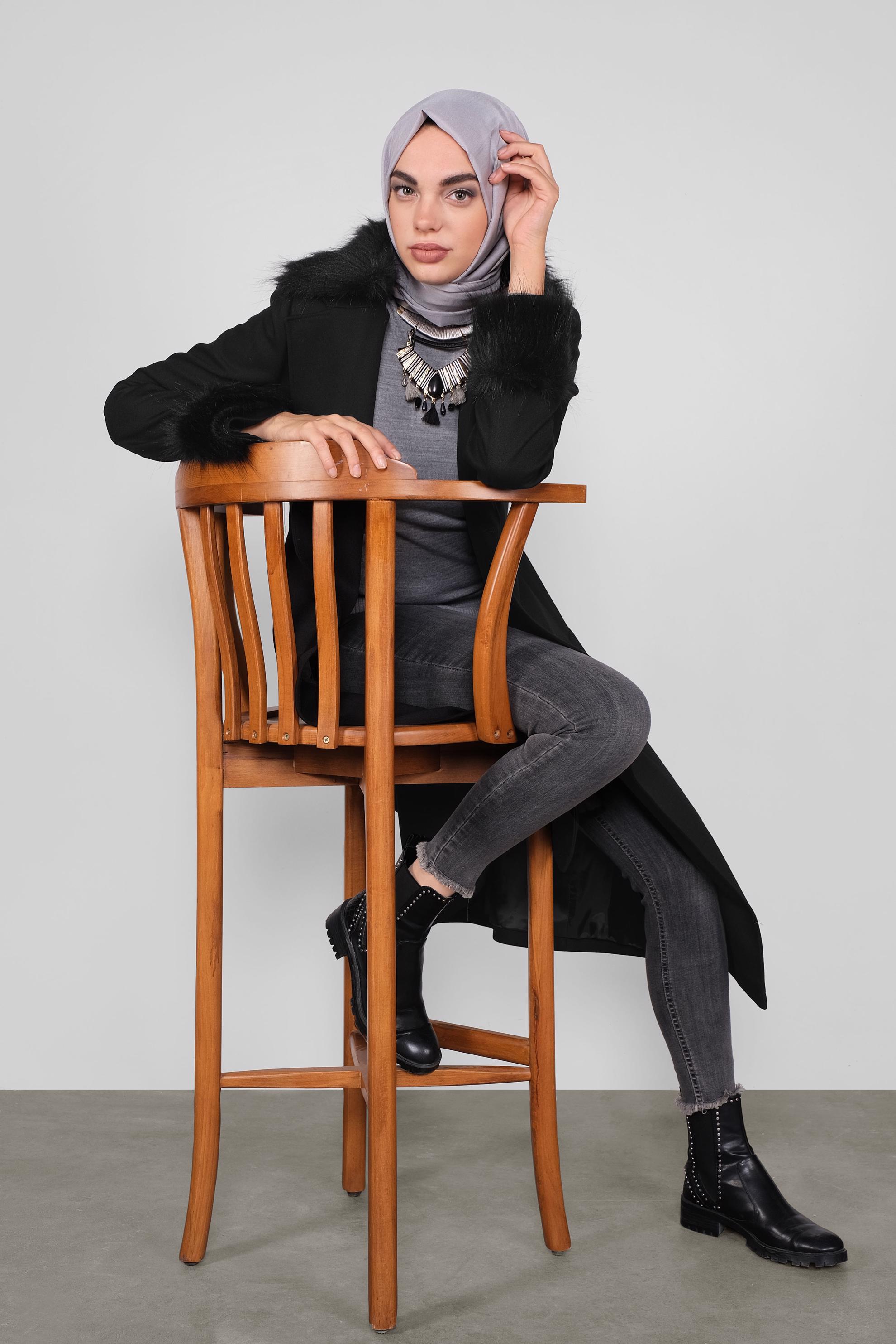 Tesettür giyim SİYAH KÜRK DETAYLI KAŞE KABAN 90156 