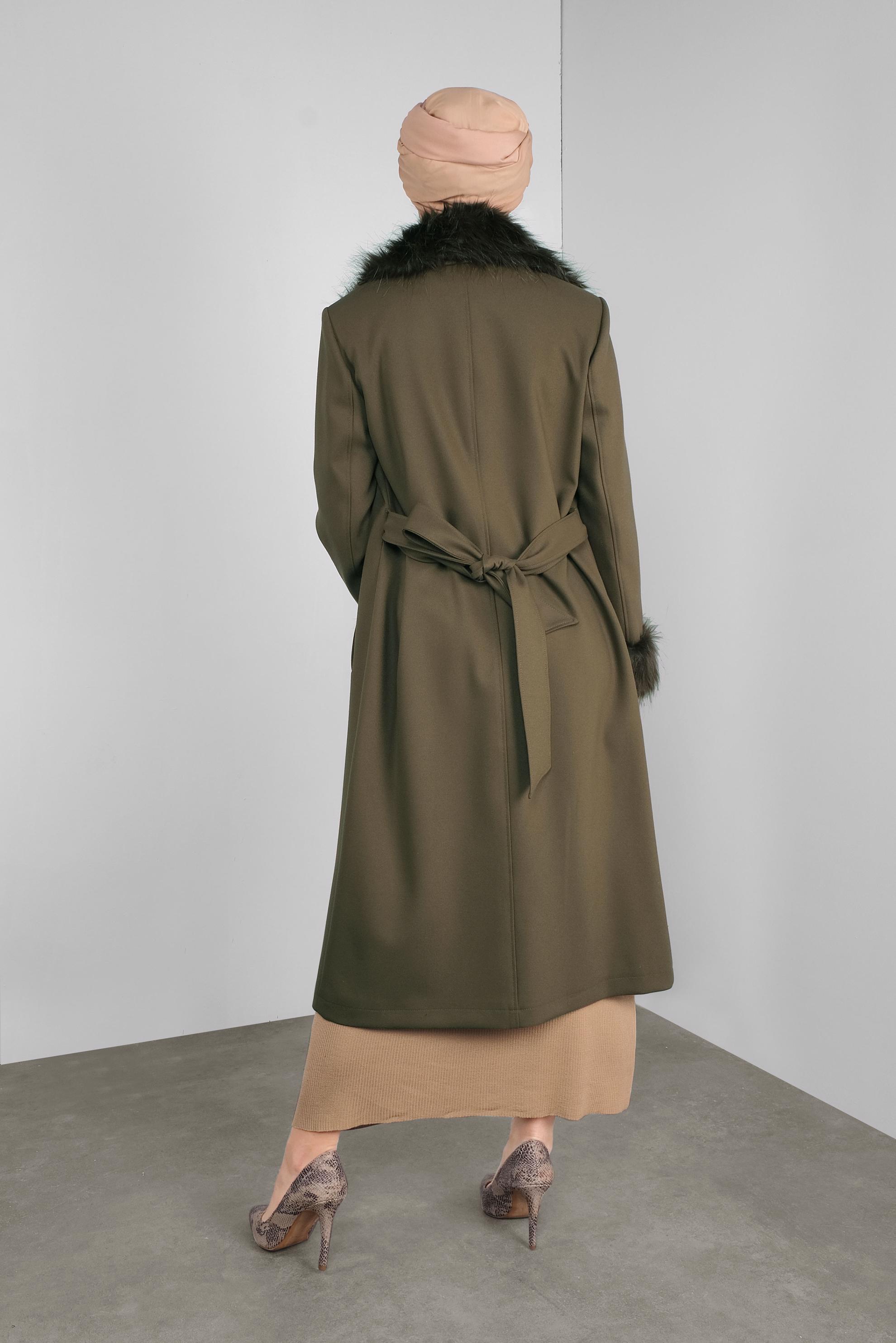 Tesettür giyim HAKİ KÜRK DETAYLI KAŞE KABAN 90156 