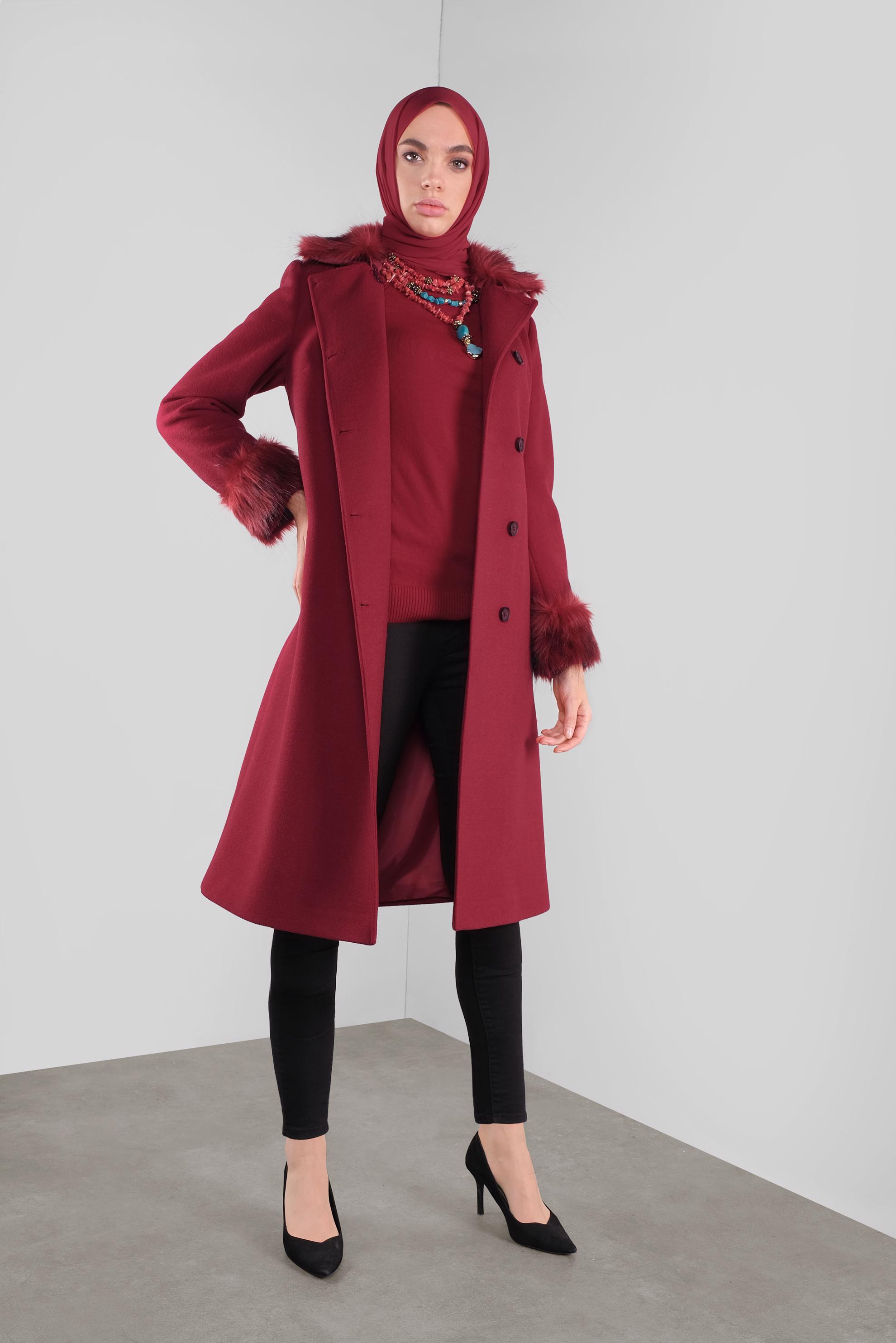 Vêtements hijab ROUGE BORDEAUX CABAN DÉTAILLÉE EN FOURRURE 90164