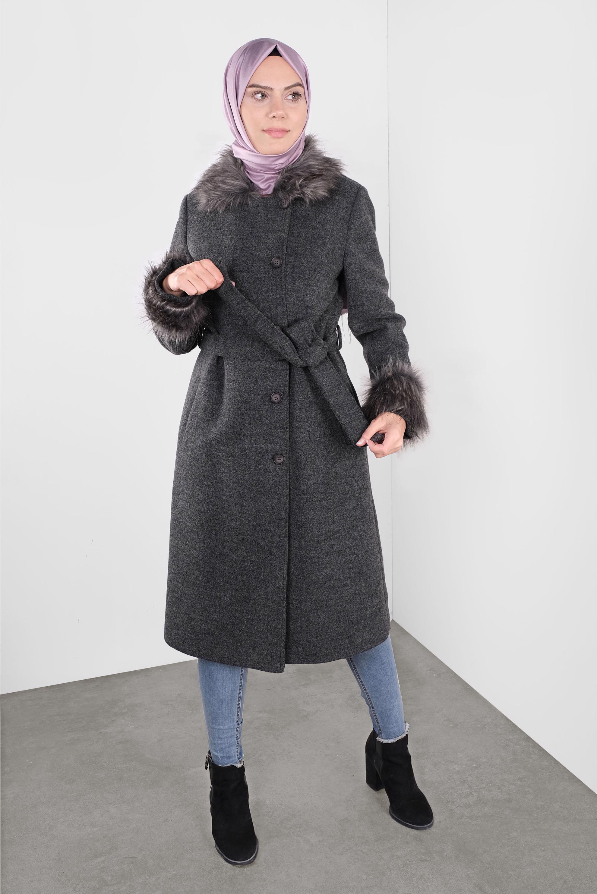 Tesettür giyim GRİ KÜRKLÜ KUŞAKLI KAŞE KABAN 90164 