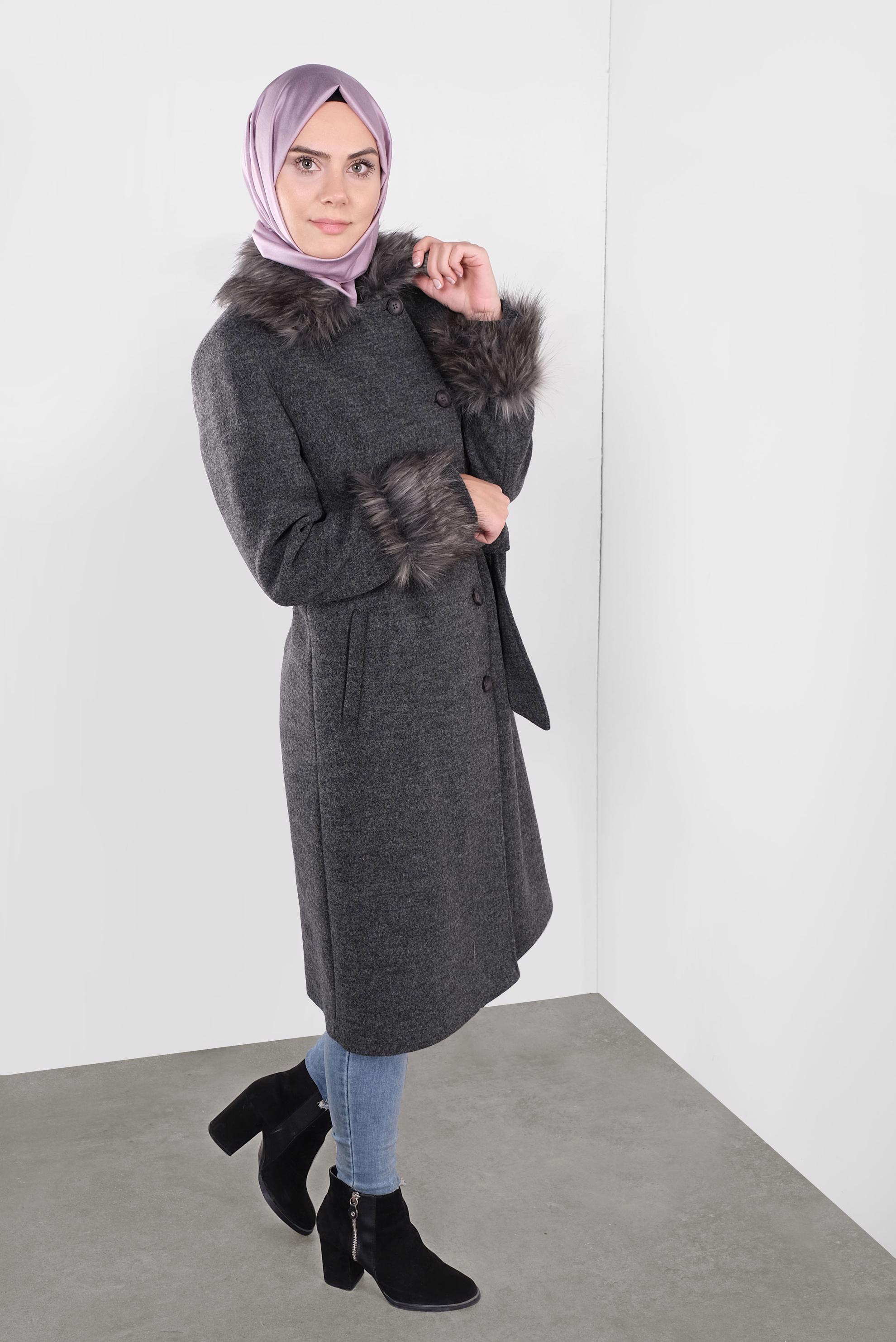 Tesettür giyim GRİ KÜRKLÜ KUŞAKLI KAŞE KABAN 90164 