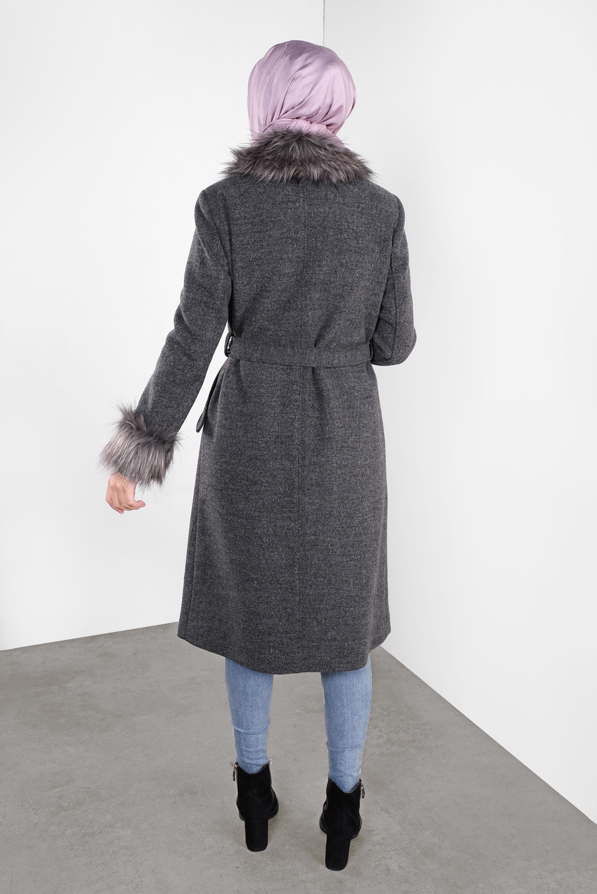 Tesettür giyim GRİ KÜRKLÜ KUŞAKLI KAŞE KABAN 90164 