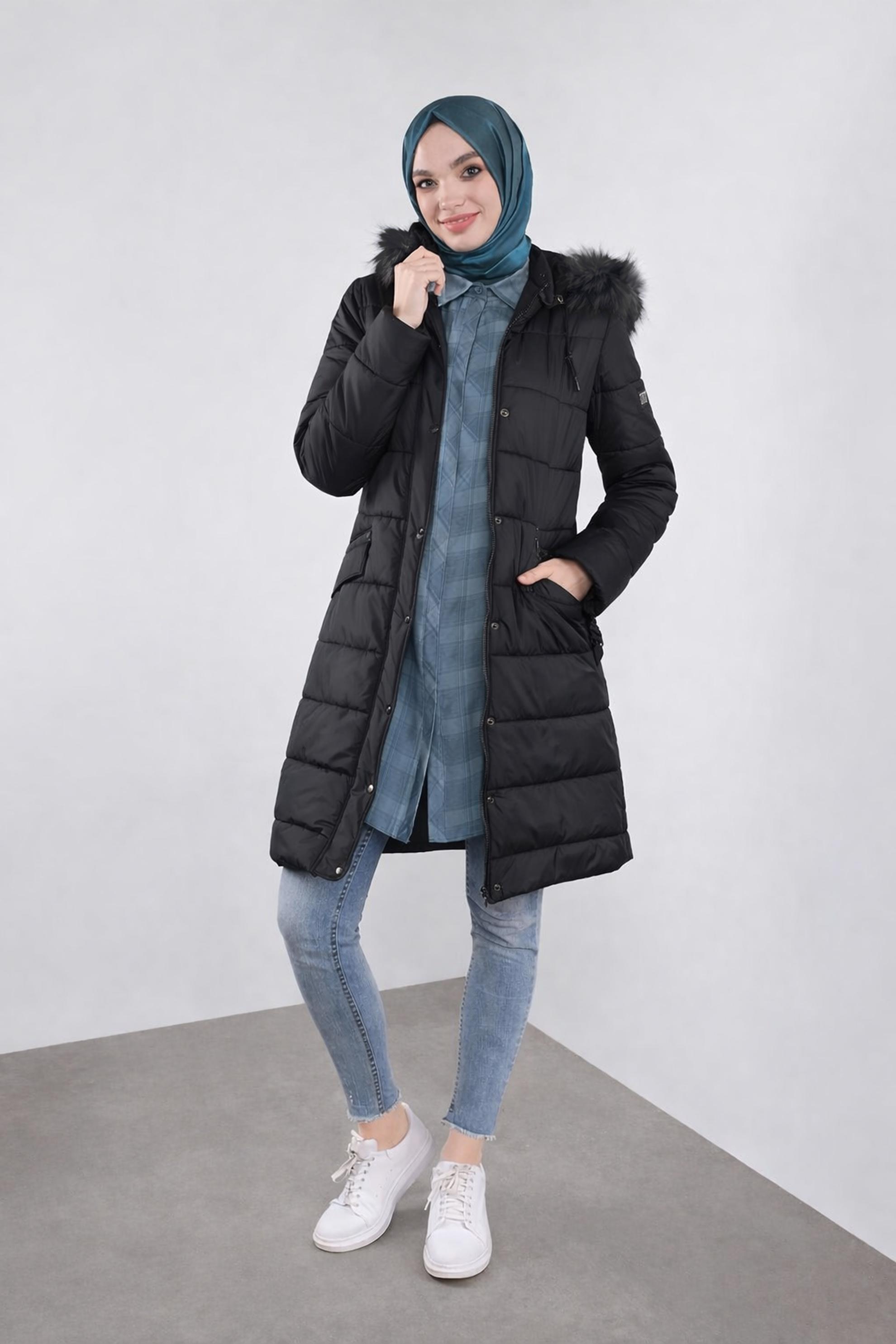 Tesettür giyim SİYAH KAPÜŞONU KÜRKLÜ ŞİŞME KABAN 90172 