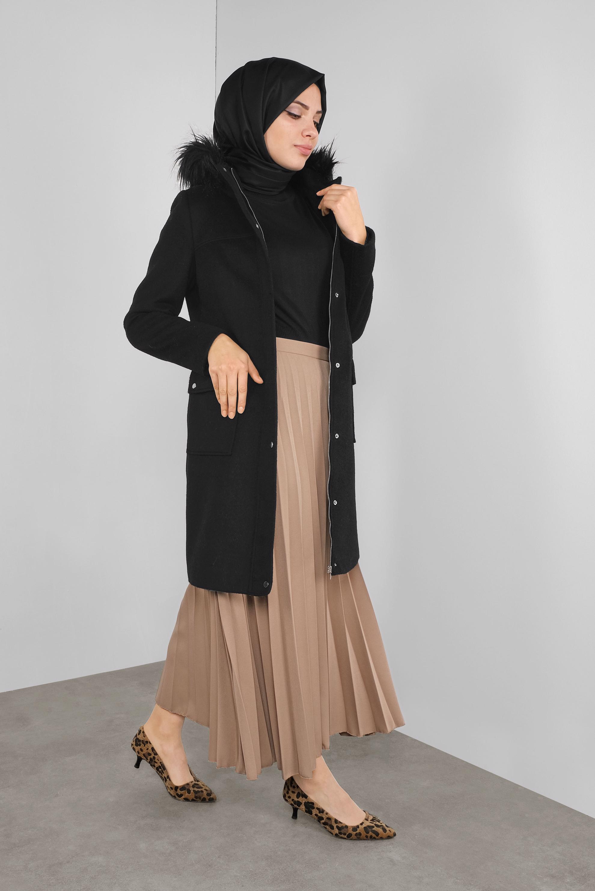 Tesettür giyim SİYAH KAPÜŞONU KÜRKLÜ YÜN KABAN 90176