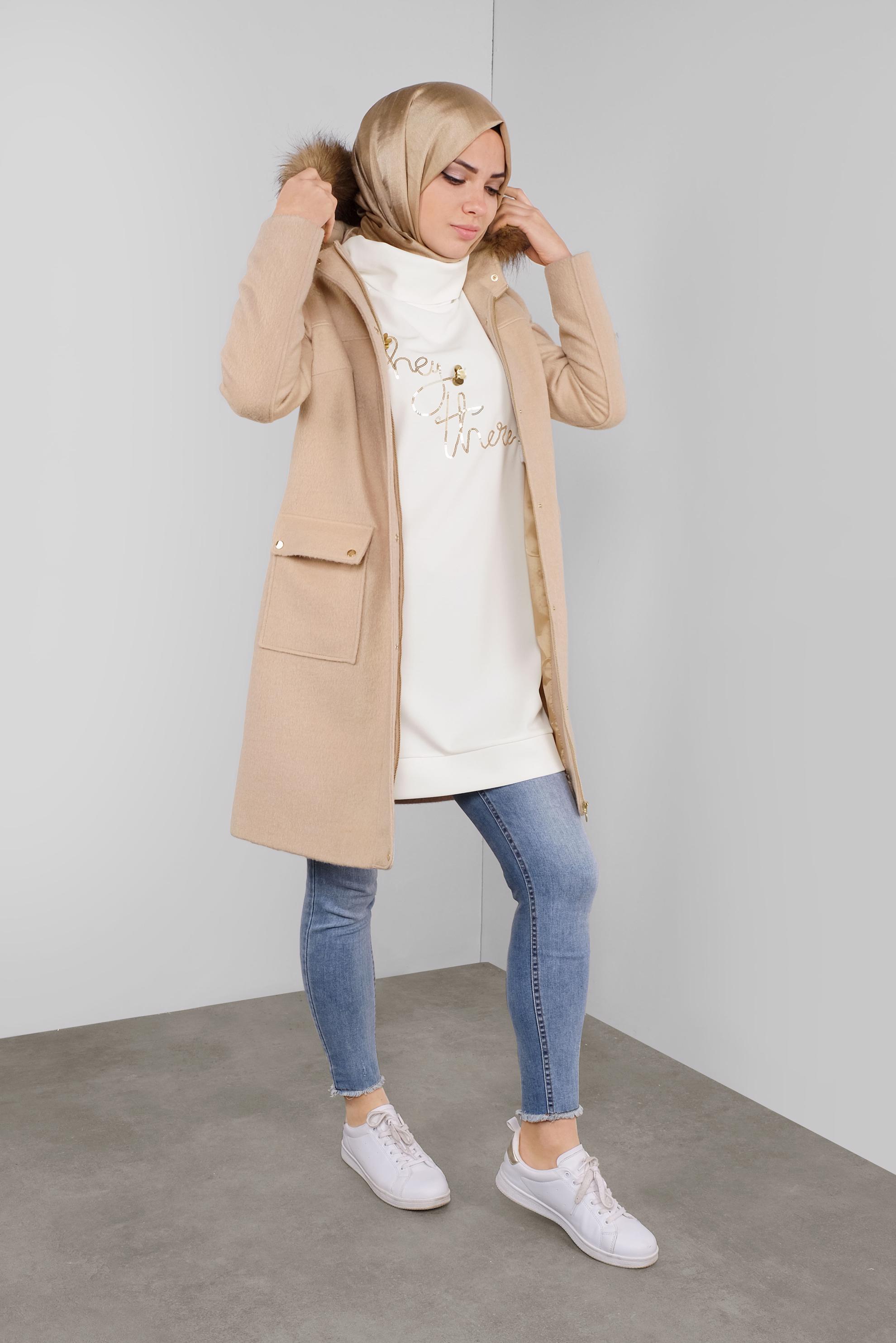 Tesettür giyim BEJ KAPÜŞONU KÜRKLÜ YÜN KABAN 90176