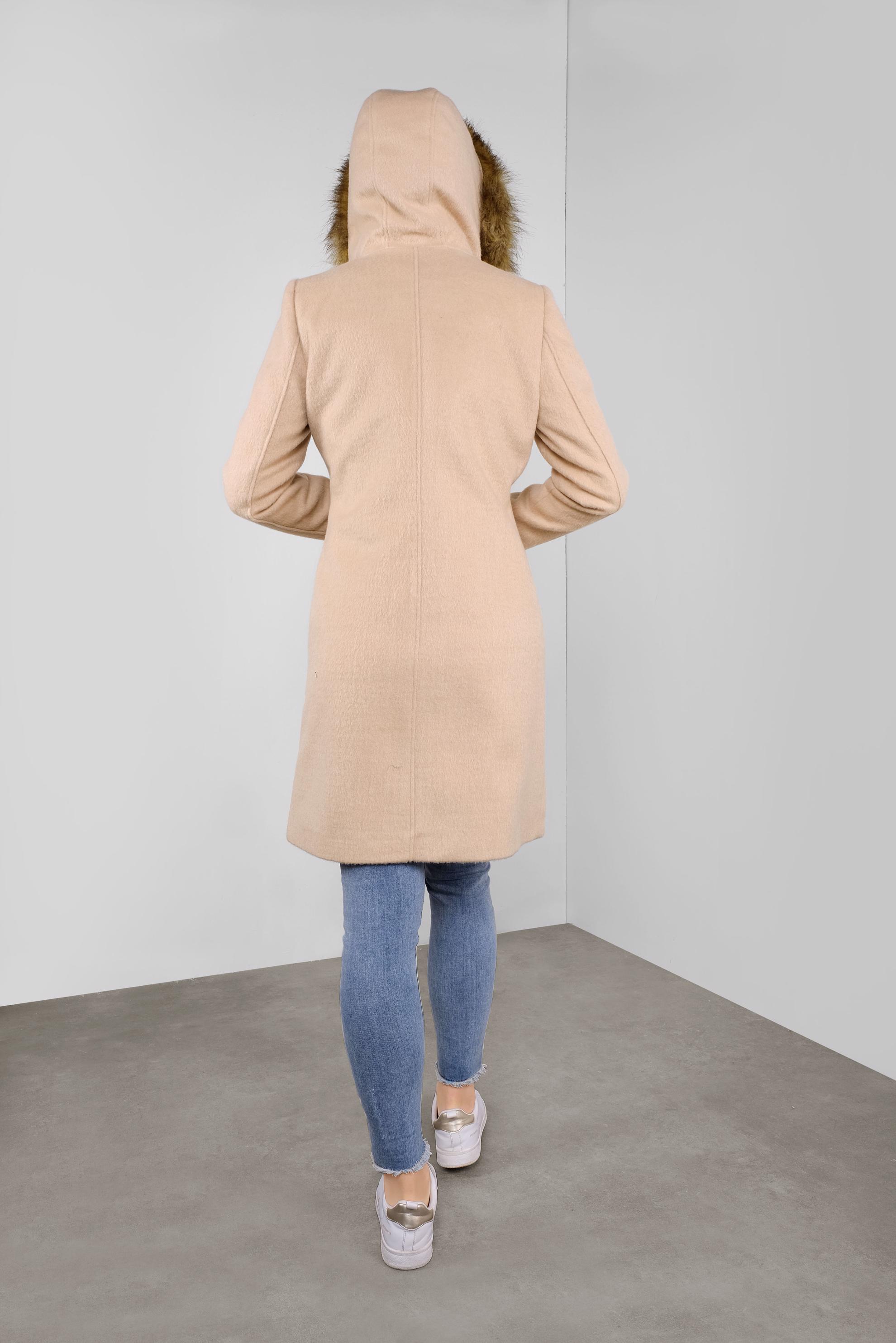 Tesettür giyim BEJ KAPÜŞONU KÜRKLÜ YÜN KABAN 90176