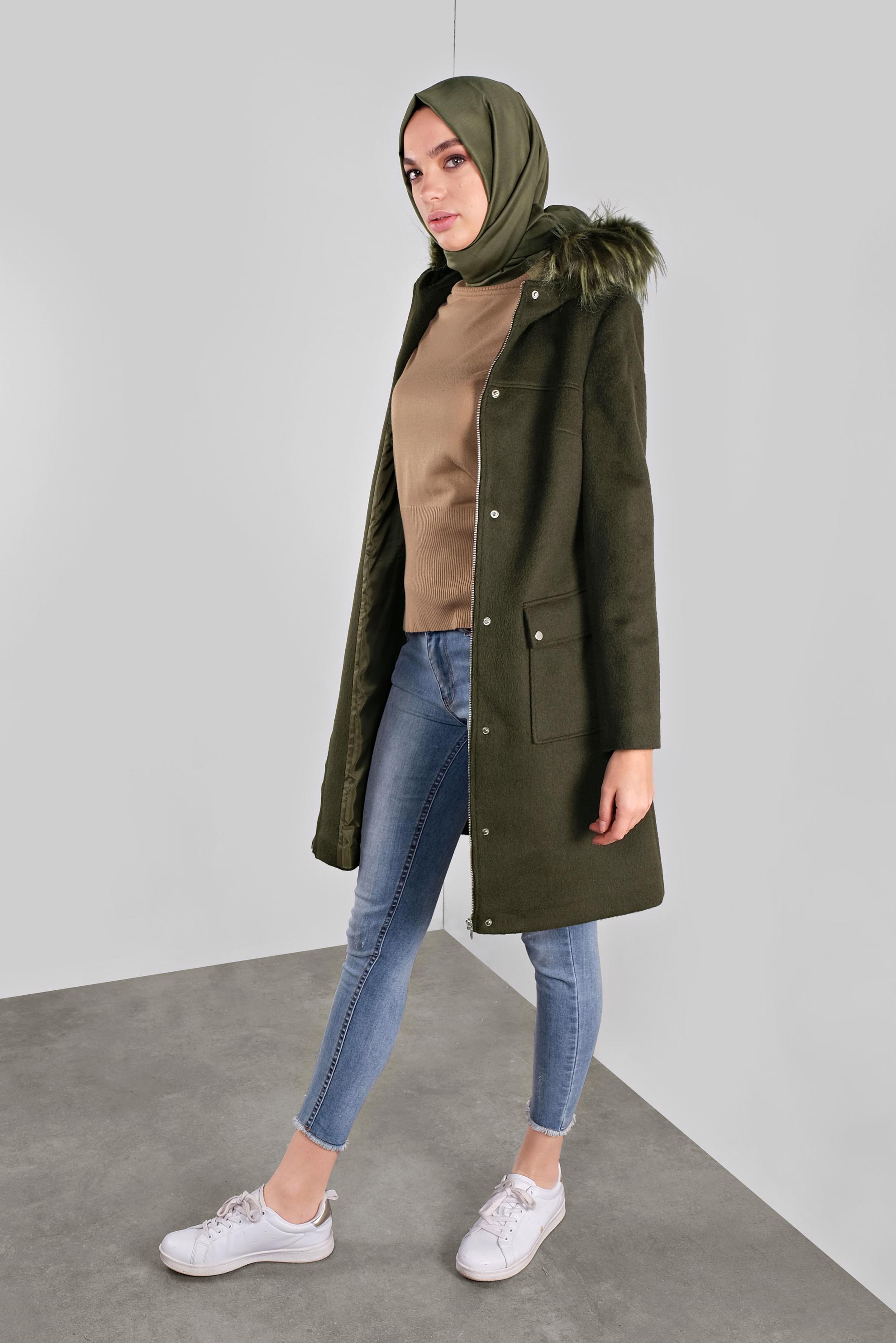 Tesettür giyim HAKİ KAPÜŞONU KÜRKLÜ YÜN KABAN 90176