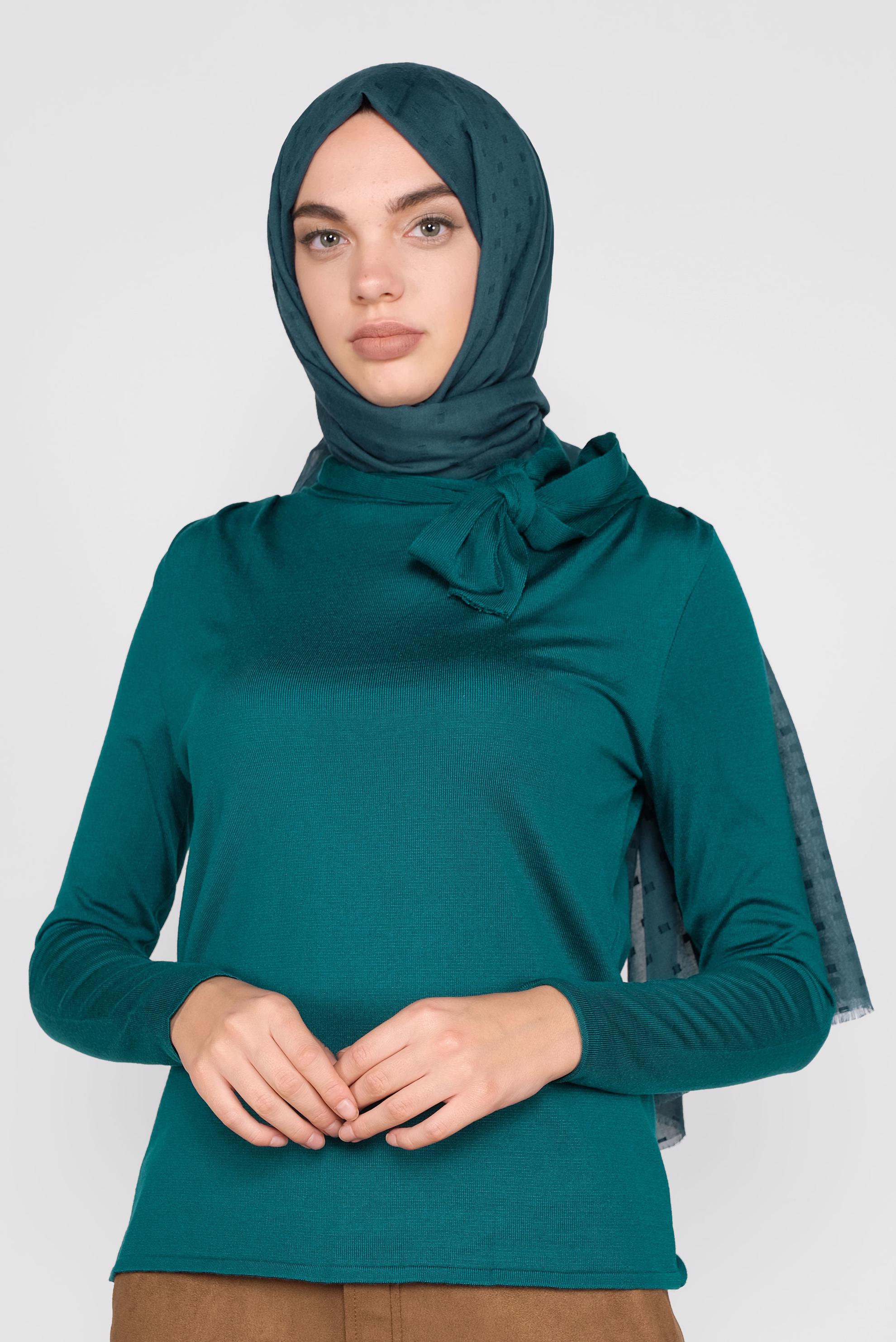 Tesettür giyim MAVİ YAKASI FİYONKLU TRİKO KAZAK 41028