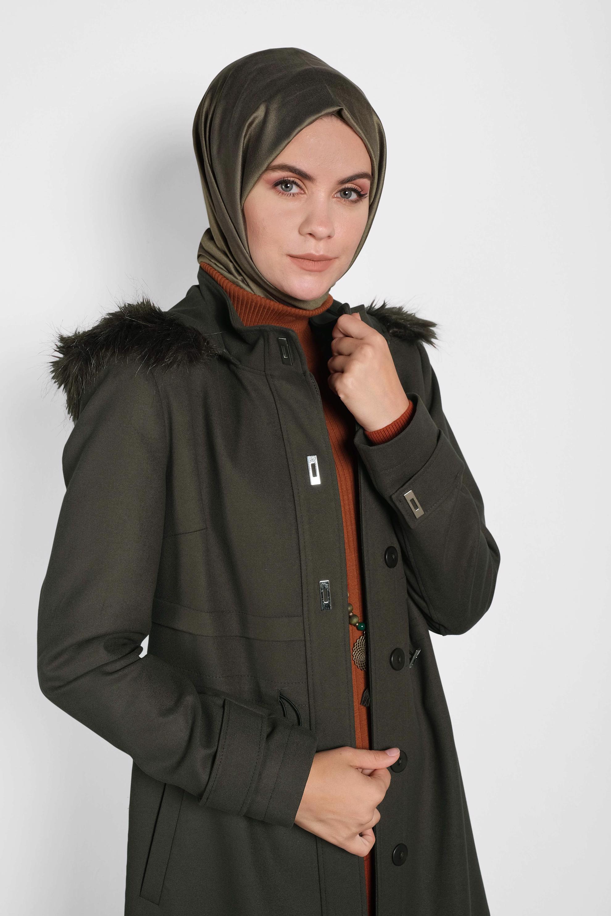 Tesettür giyim HAKİ DÜĞMELİ KAPÜŞONLU MANTO 90027 