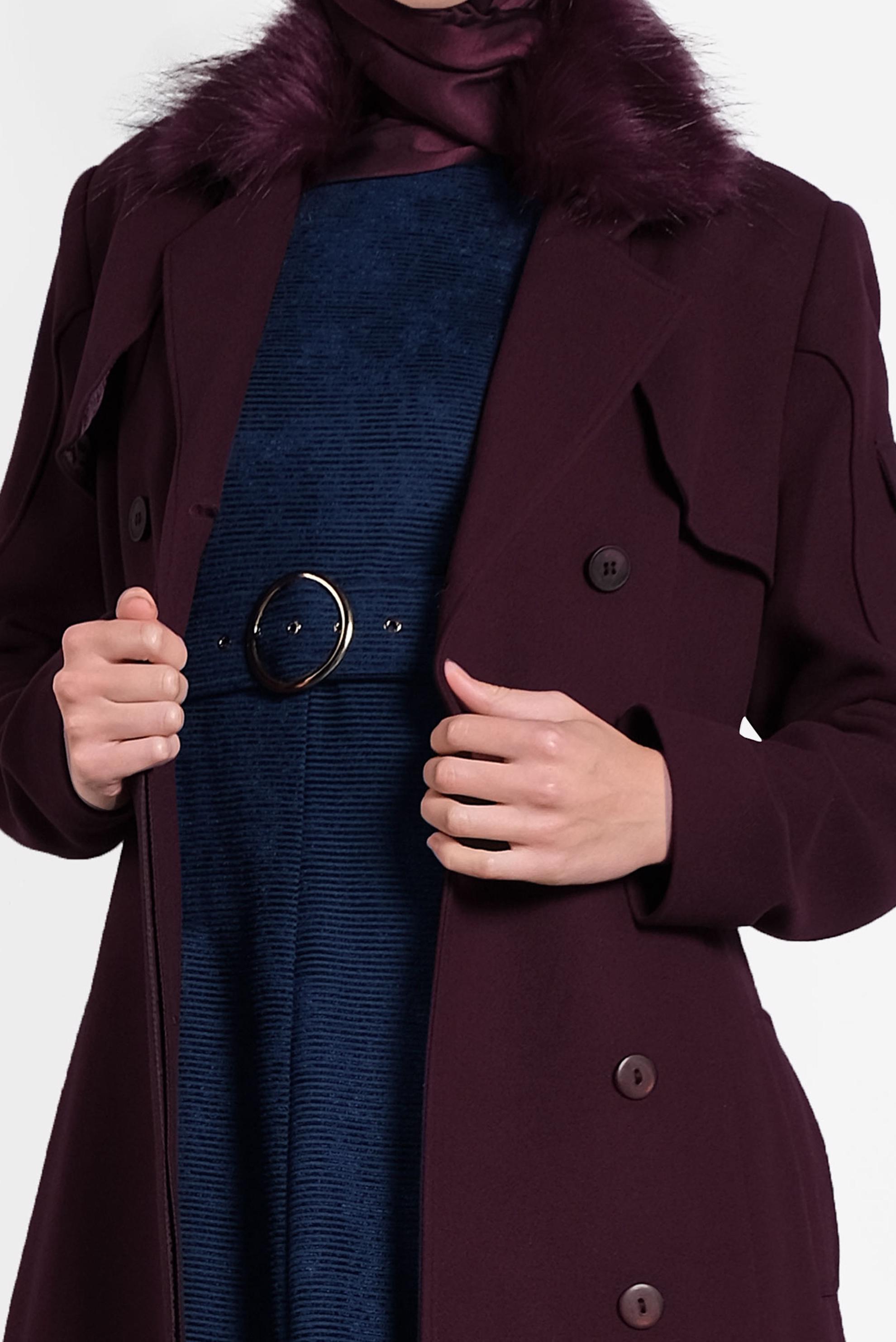 Tesettür giyim MÜRDÜM YAKASI KÜRKLÜ DÜĞMELİ MANTO 90037 