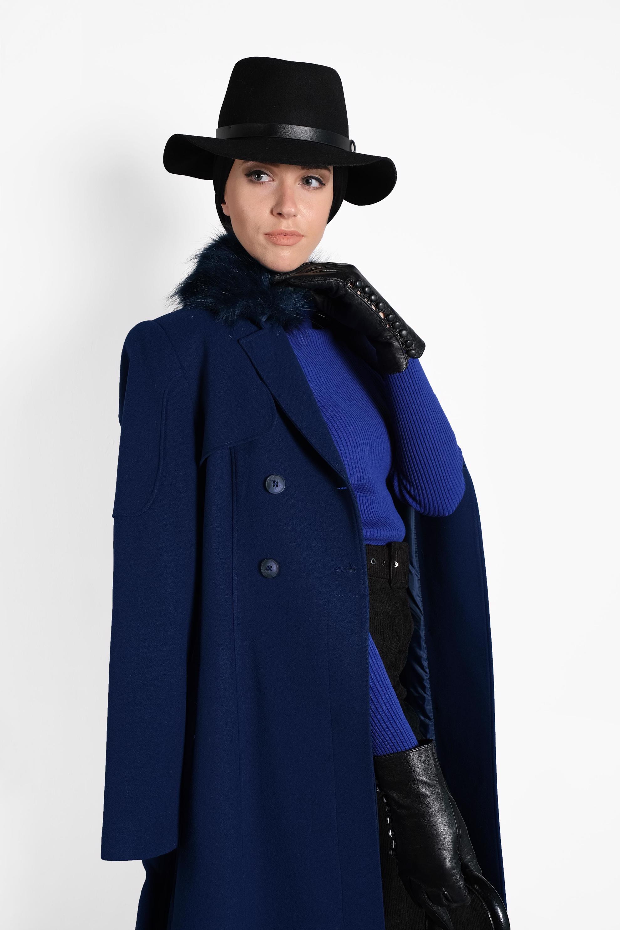 Tesettür giyim MAVİ YAKASI KÜRKLÜ DÜĞMELİ MANTO 90037 