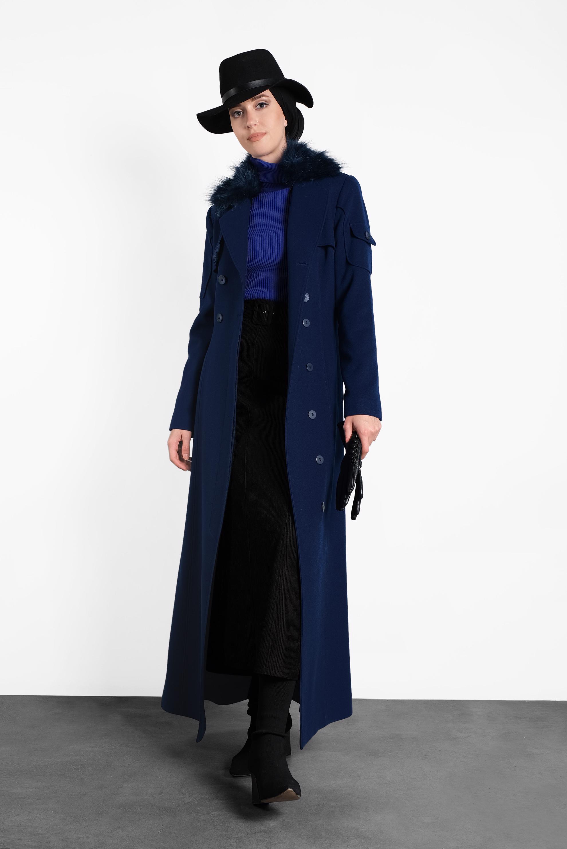 Tesettür giyim MAVİ YAKASI KÜRKLÜ DÜĞMELİ MANTO 90037 