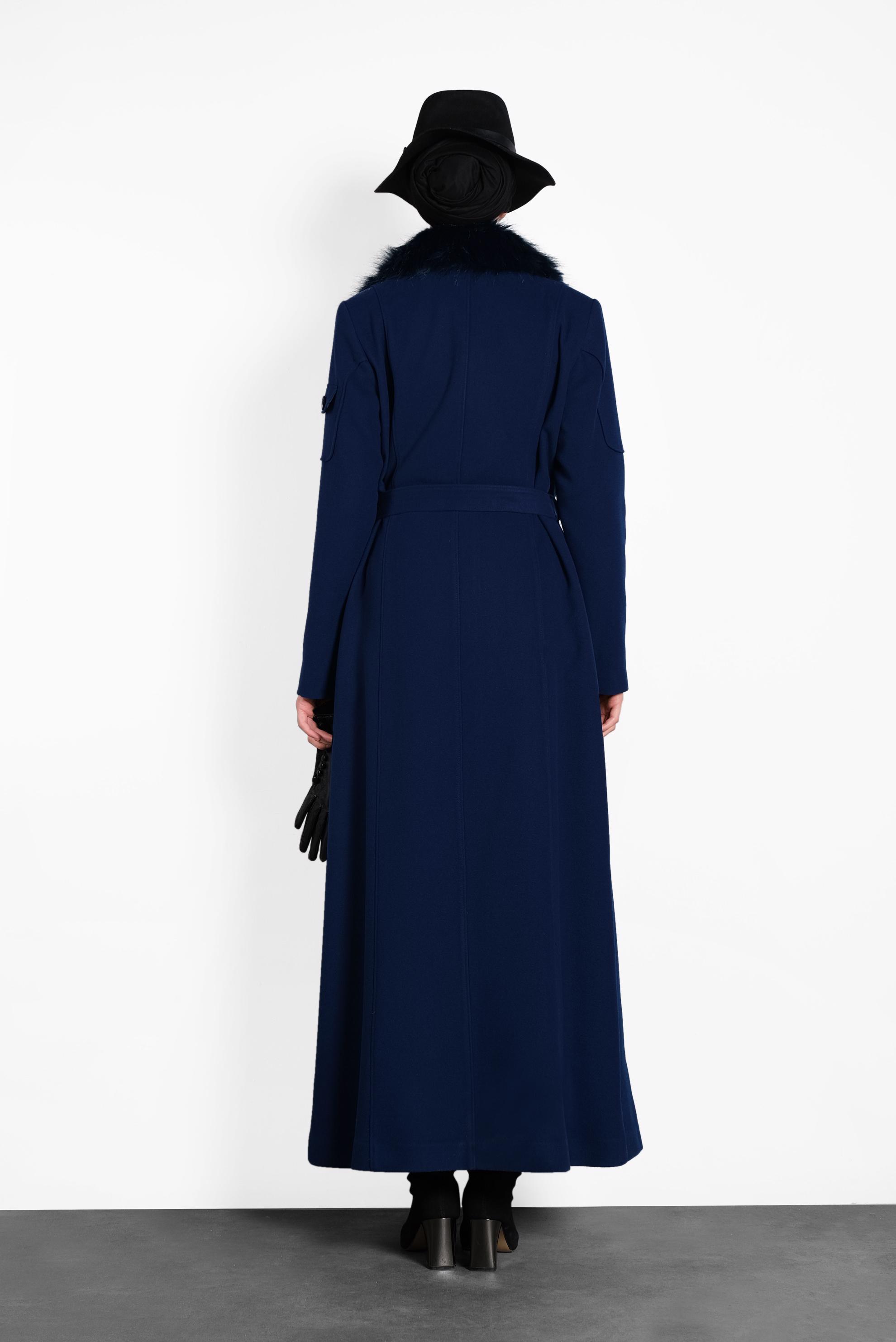 Tesettür giyim MAVİ YAKASI KÜRKLÜ DÜĞMELİ MANTO 90037 