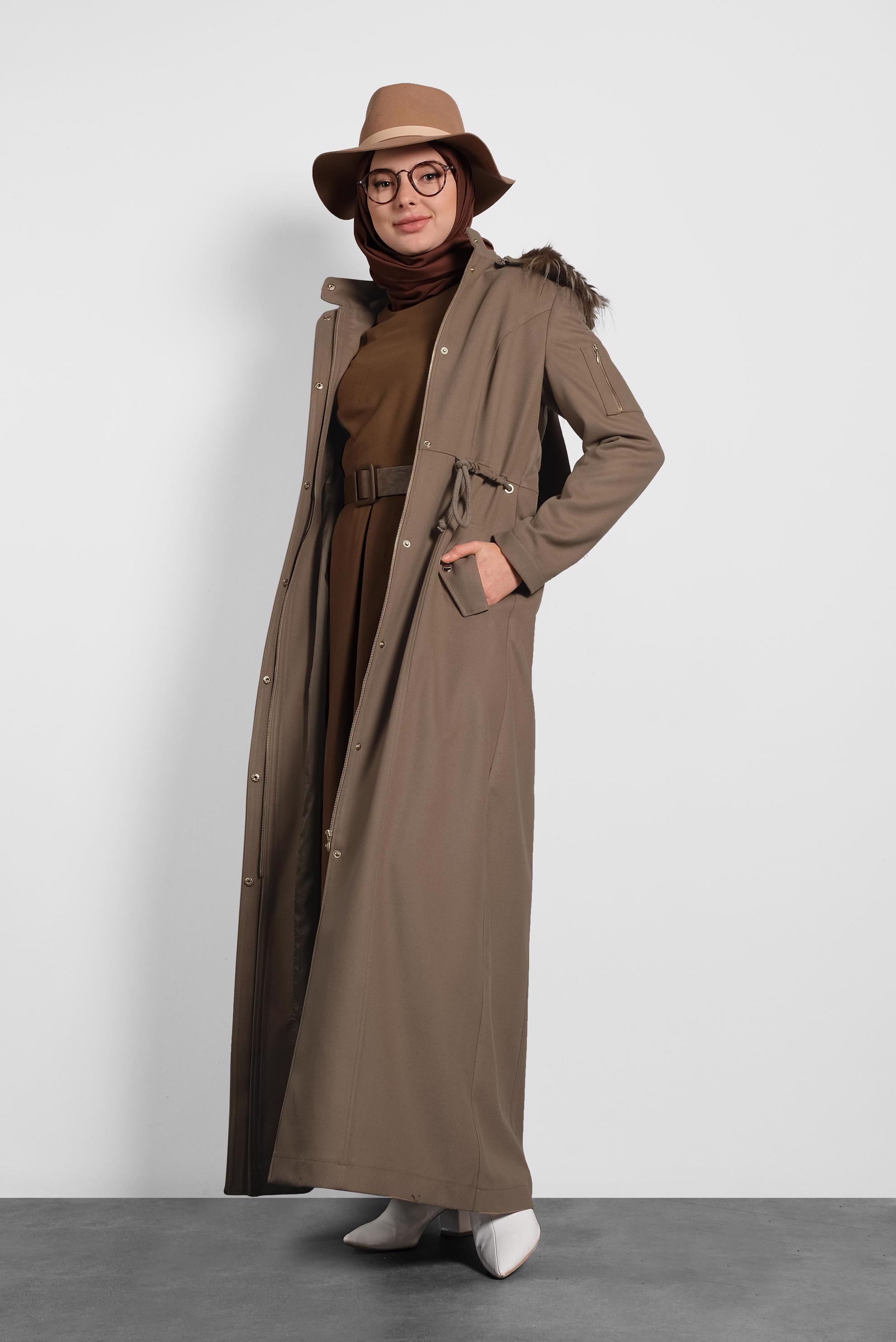 Tesettür giyim BEJ KAPÜŞONLU CEPLİ MANTO 90047