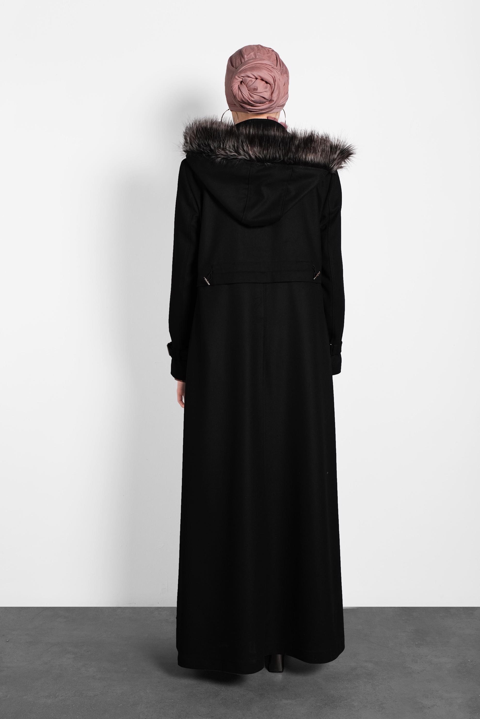 Tesettür giyim SİYAH KAPÜŞONLU BELİ BÜZGÜLÜ MANTO 90048