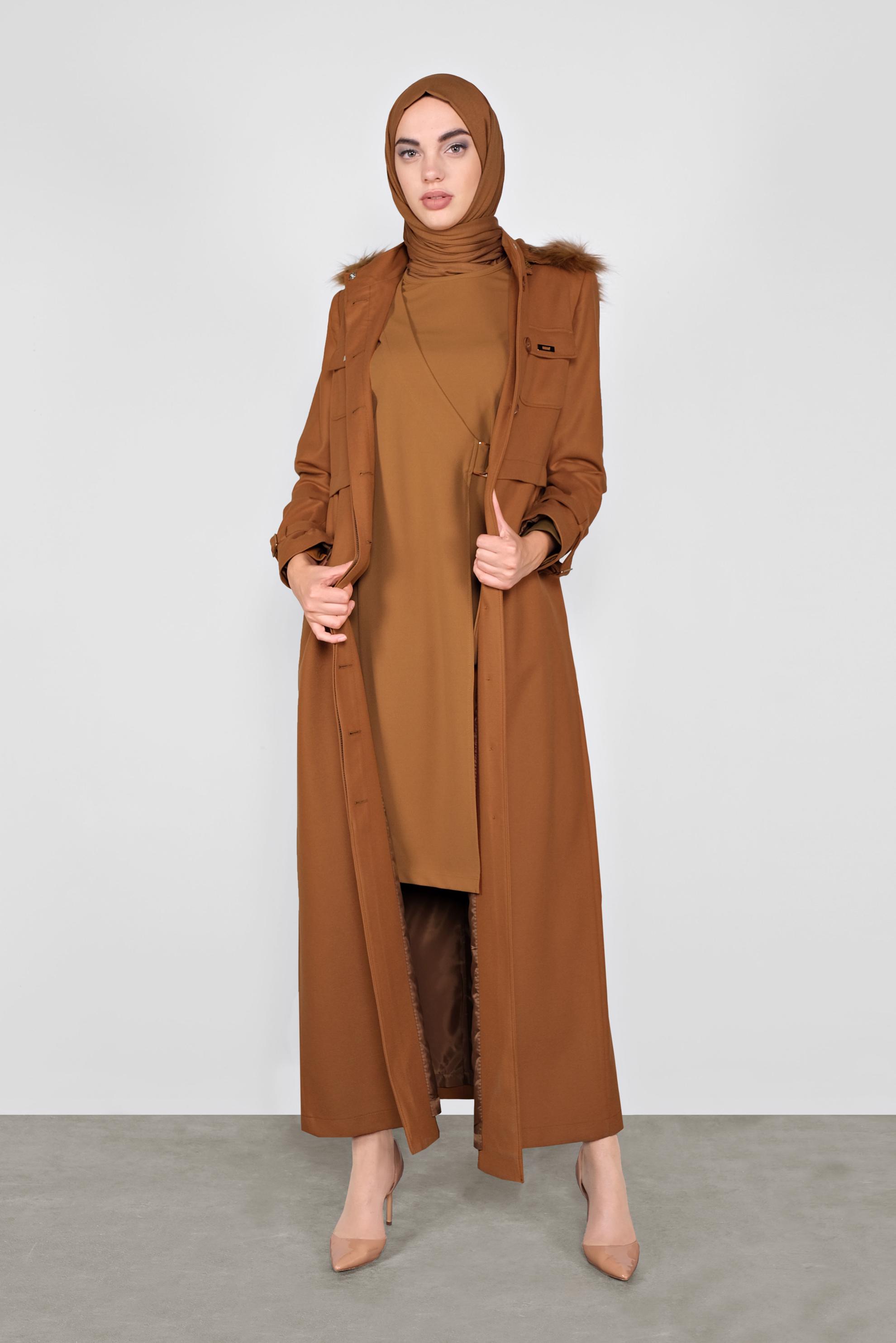 Tesettür giyim TABA KAPÜŞONLU BELİ BÜZGÜLÜ MANTO 90048