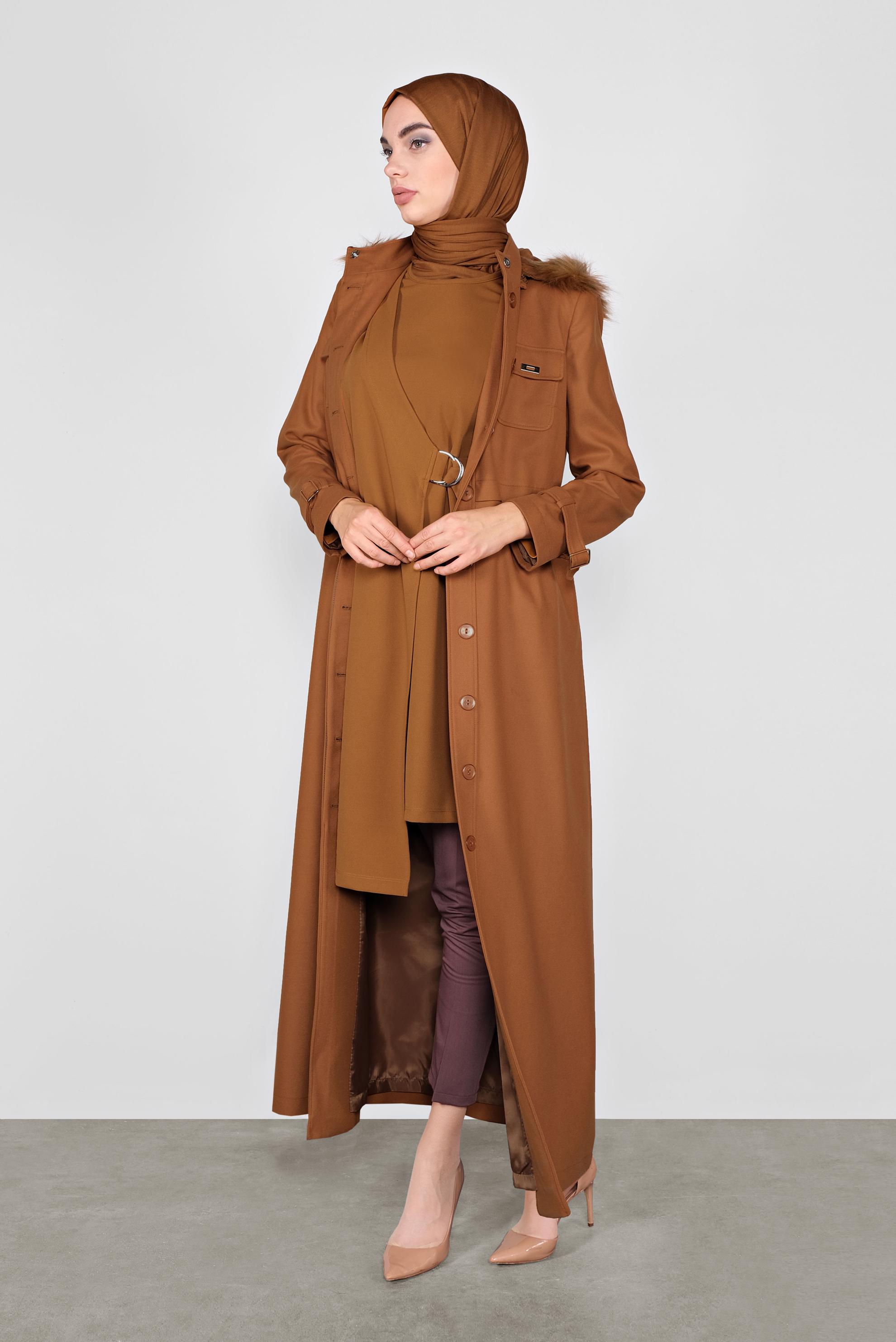 Tesettür giyim TABA KAPÜŞONLU BELİ BÜZGÜLÜ MANTO 90048