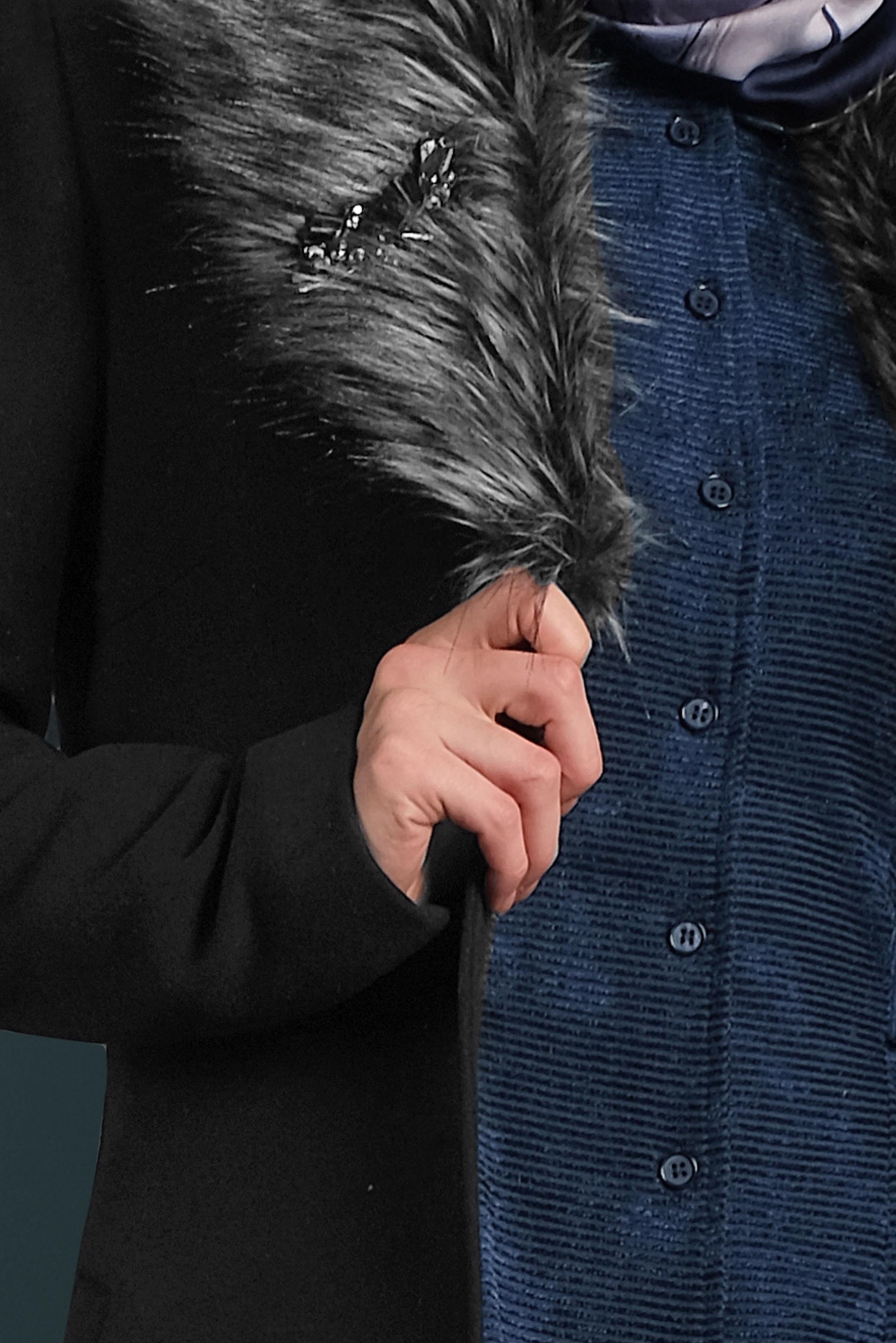 Tesettür giyim SİYAH KUŞAKLI DÜĞMELİ MANTO 90061 