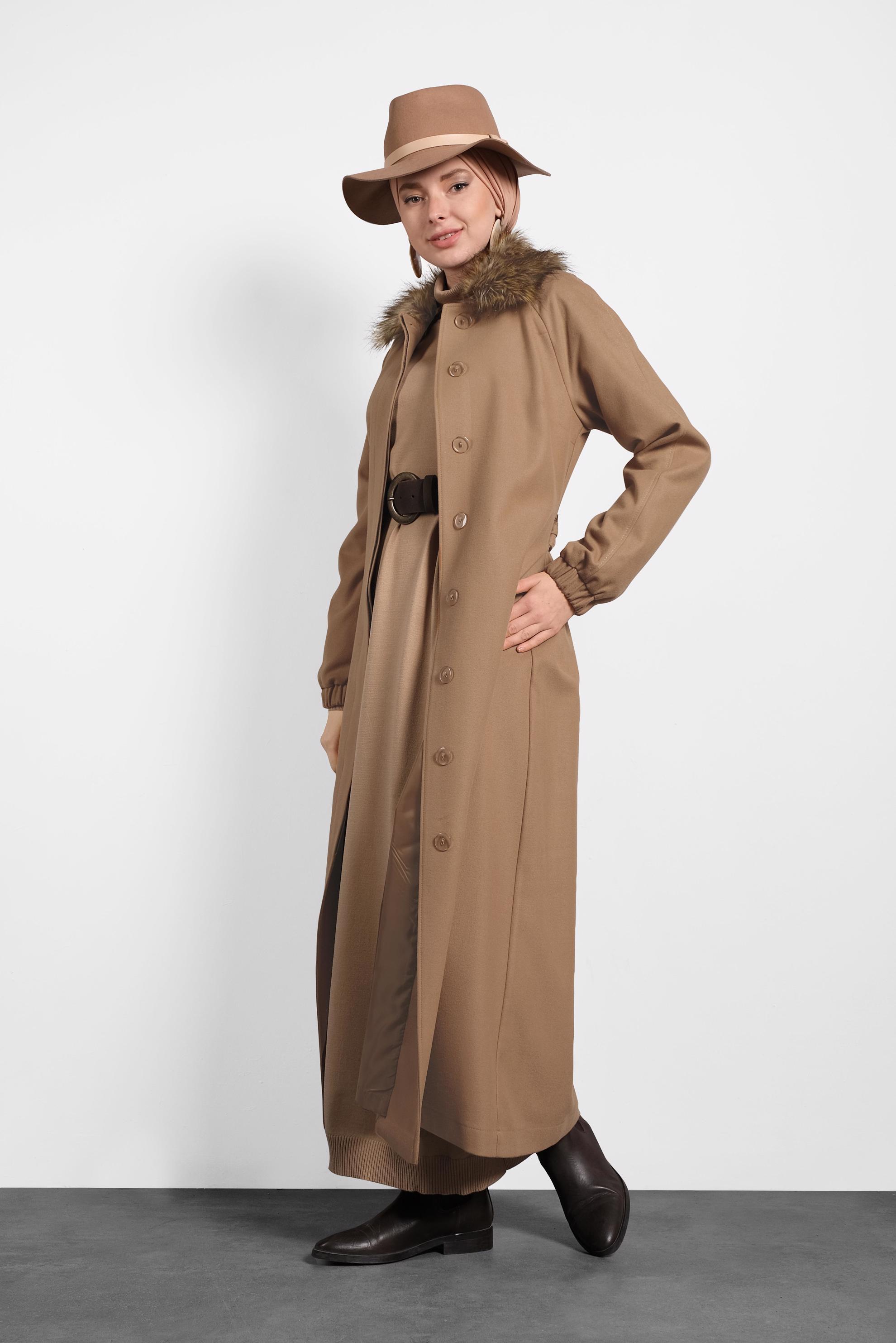 Tesettür giyim KAHVE YAKASI KÜRKLÜ KUŞAKLI MANTO 90077