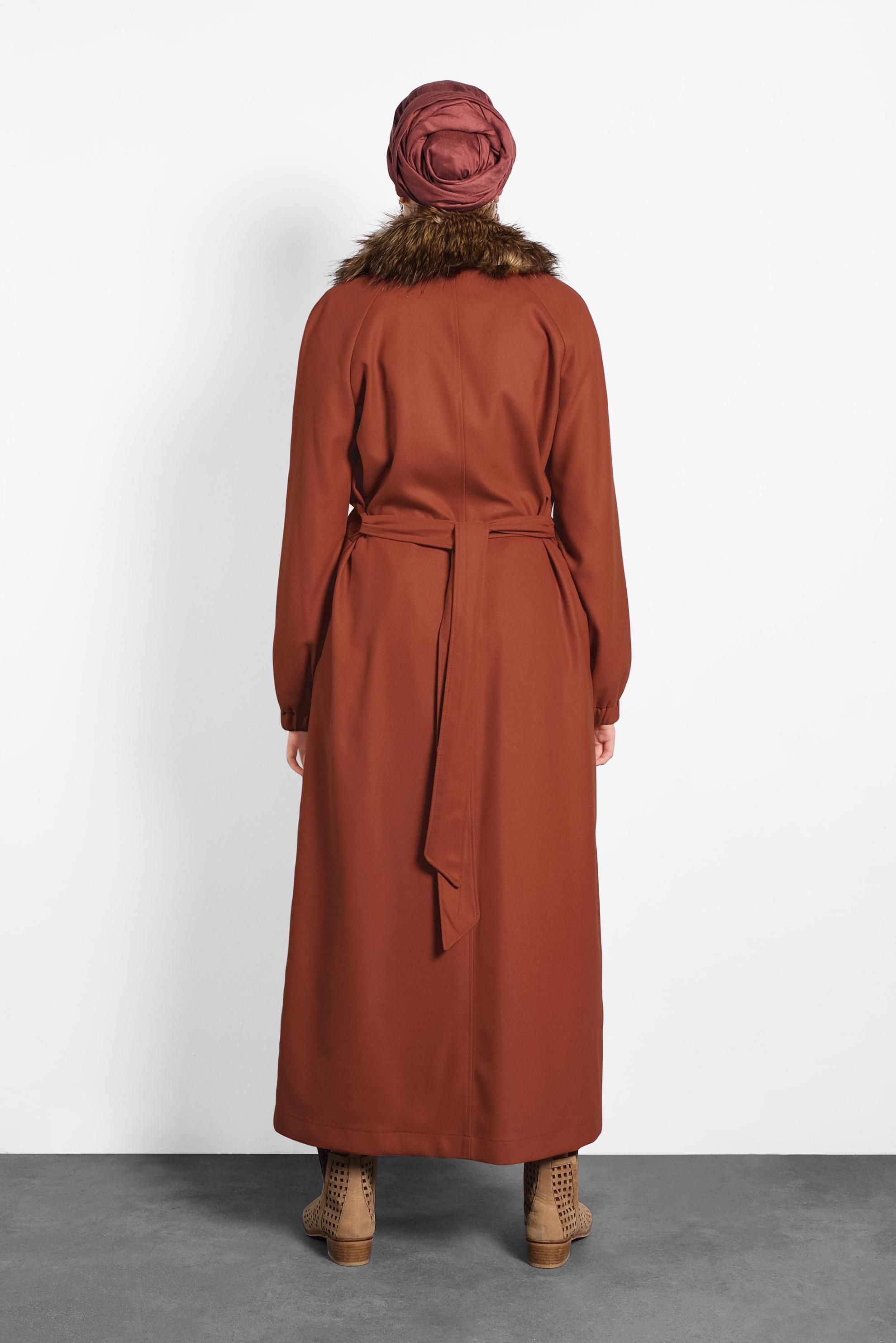 Vêtements hijab ORANGE MANTEAU À COL EN FOURRURE AVEC CEINTURE 90077