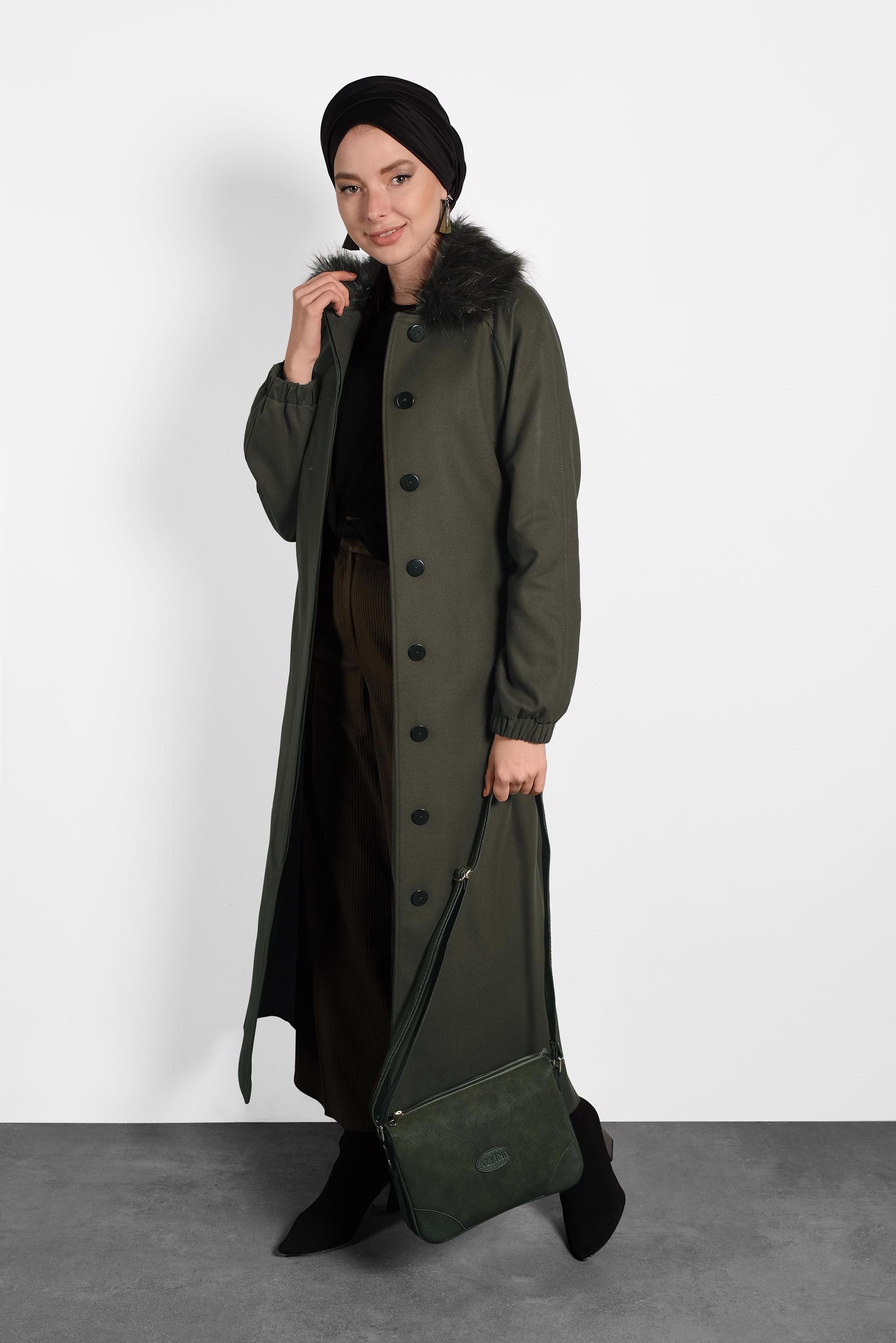 Tesettür giyim HAKİ YAKASI KÜRKLÜ KUŞAKLI MANTO 90077