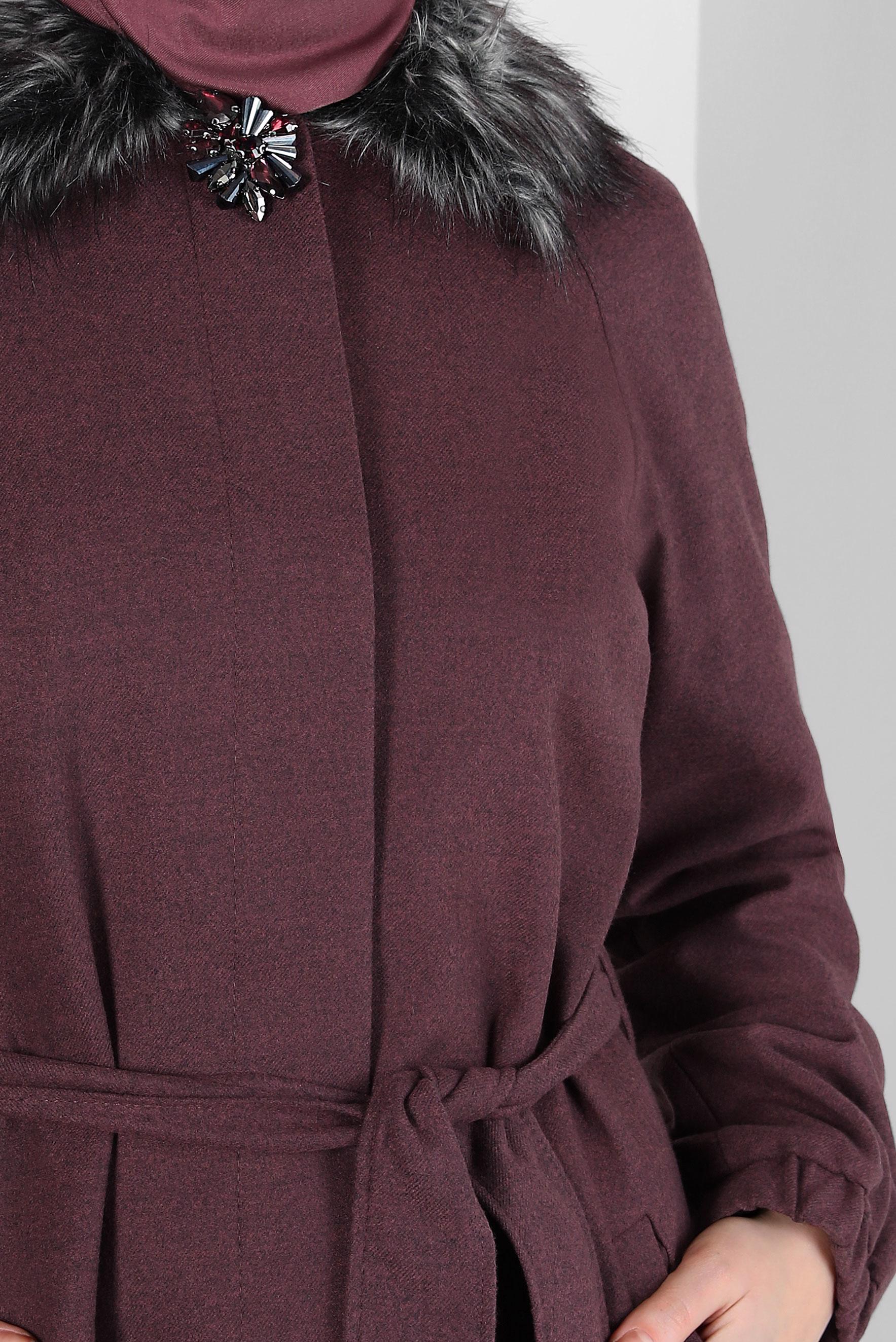 Tesettür giyim BORDO YAKASI KÜRKLÜ KUŞAKLI MANTO 90077