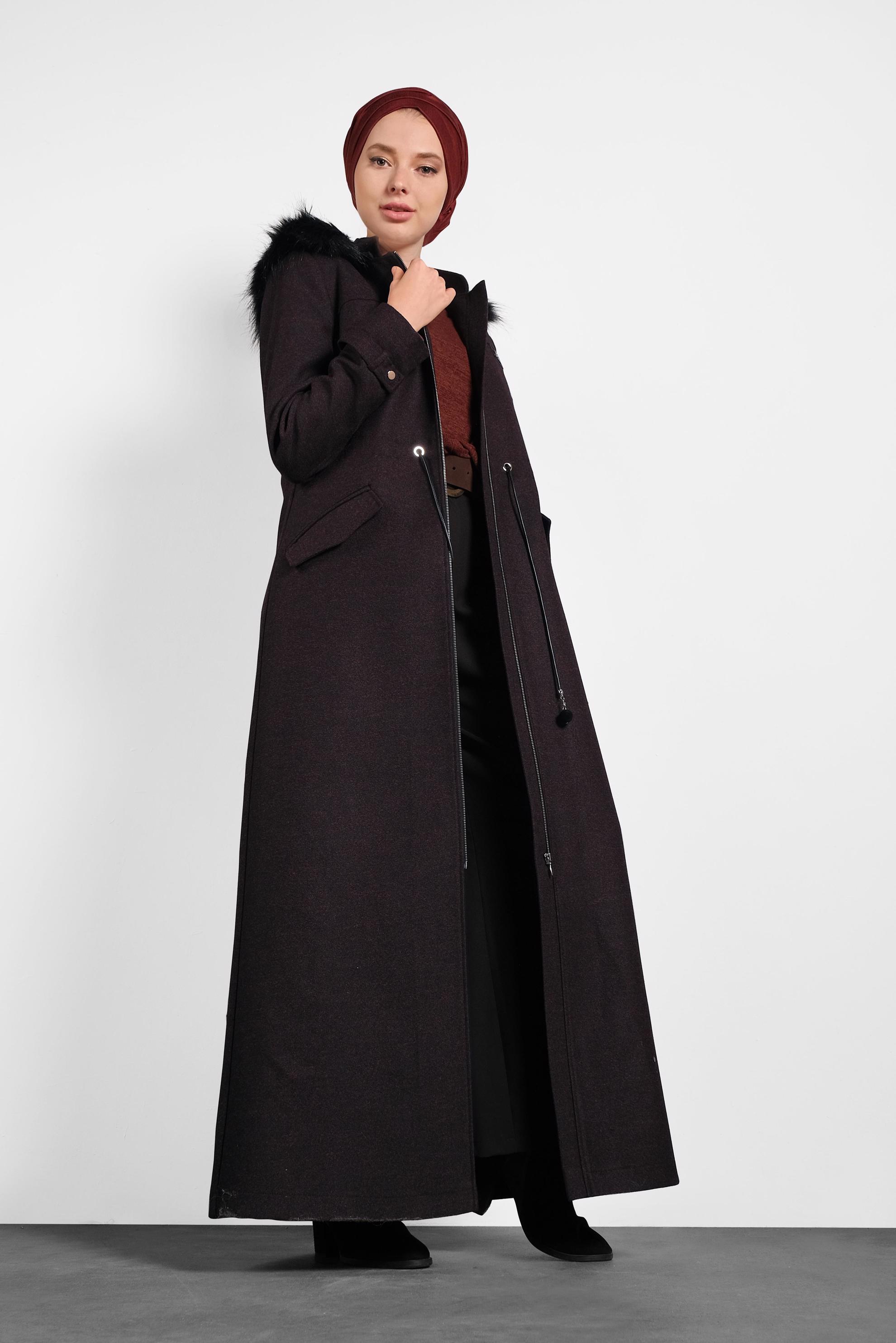 Tesettür giyim SİYAH KAPÜŞONU KÜRKLÜ MANTO 90078 