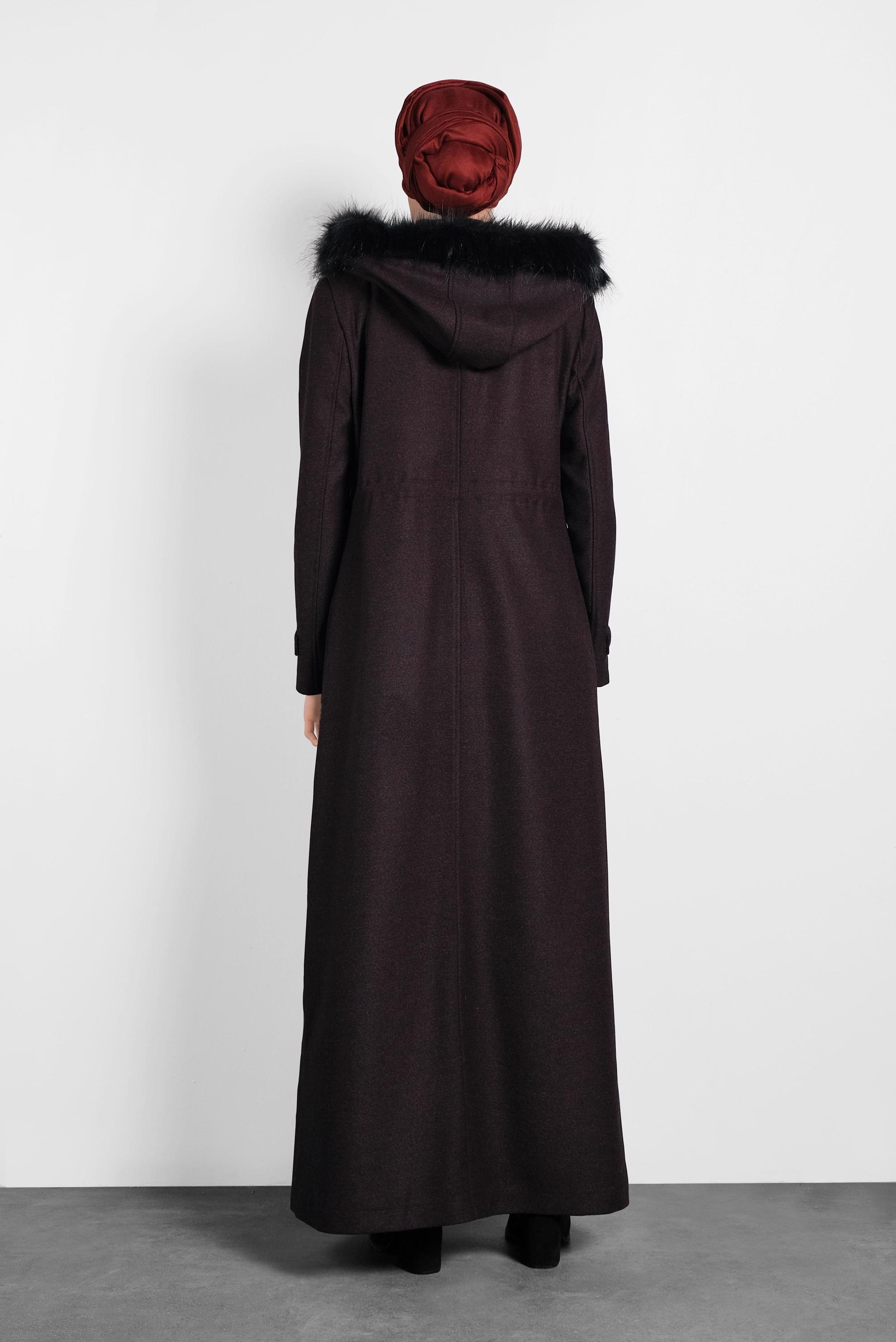 Tesettür giyim SİYAH KAPÜŞONU KÜRKLÜ MANTO 90078 