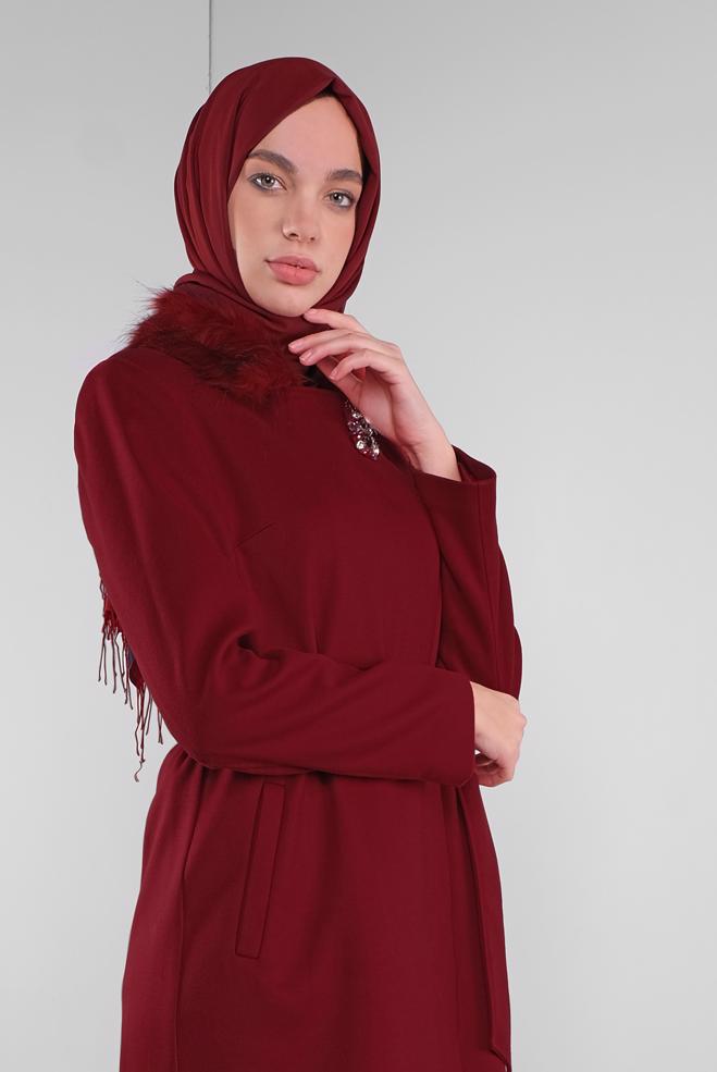Vêtements hijab ROUGE BORDEAUX MANTEAU CEINTURÉ DÉTAIL FAUSSE FOURRURE 90103 - ALVİNA