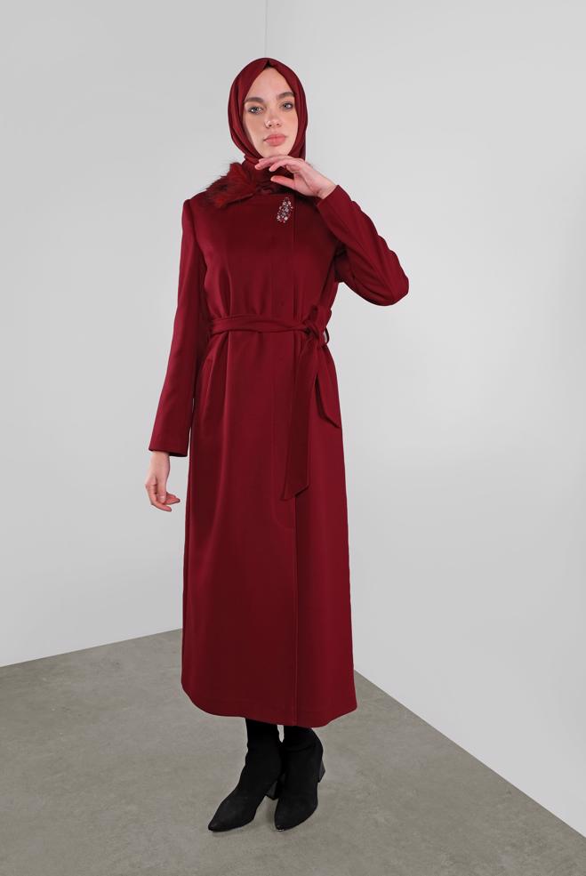 Vêtements hijab ROUGE BORDEAUX MANTEAU CEINTURÉ DÉTAIL FAUSSE FOURRURE 90103 - ALVİNA