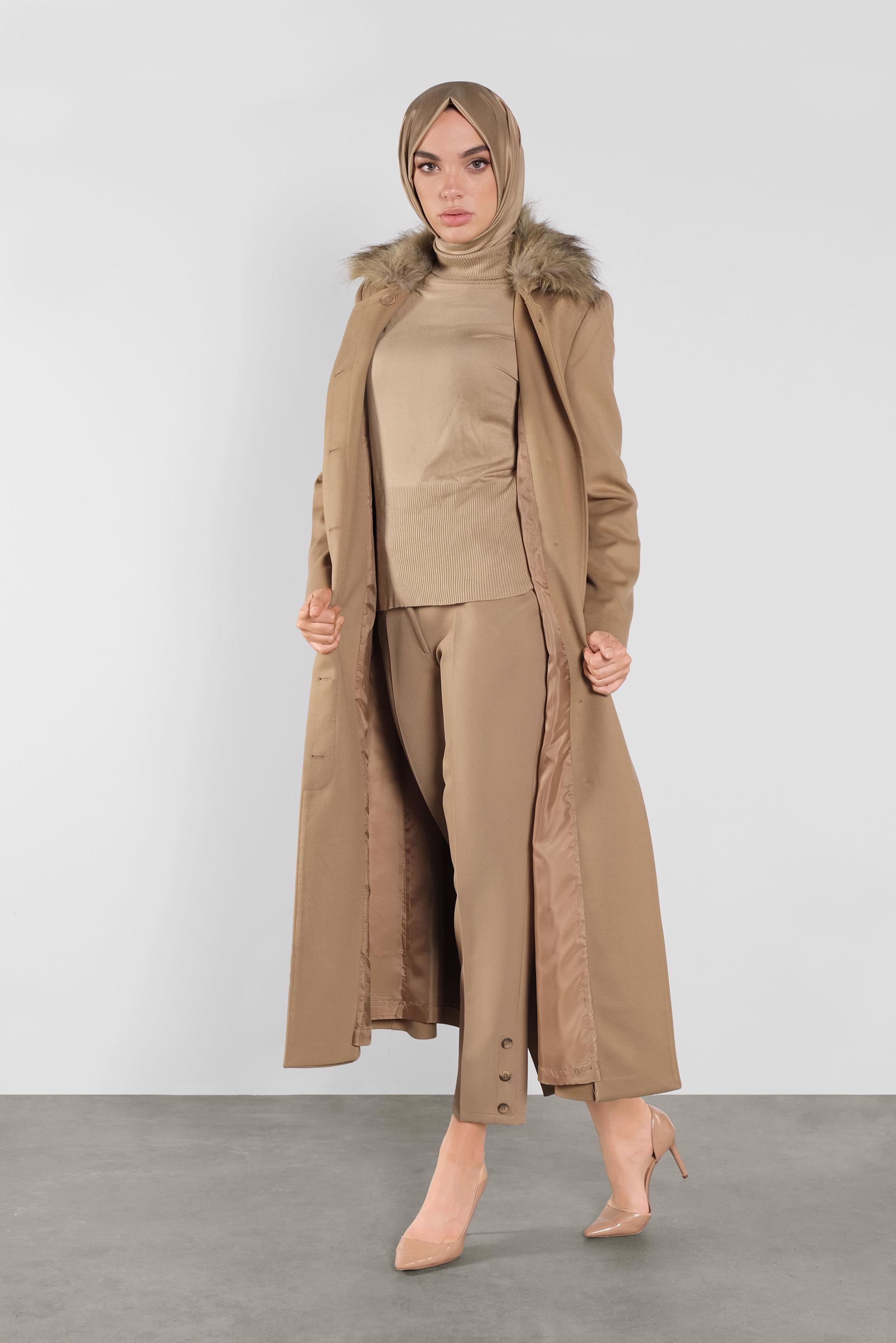 Tesettür giyim KAHVE YAKASI KÜRKLÜ KUŞAKLI MANTO 90103	