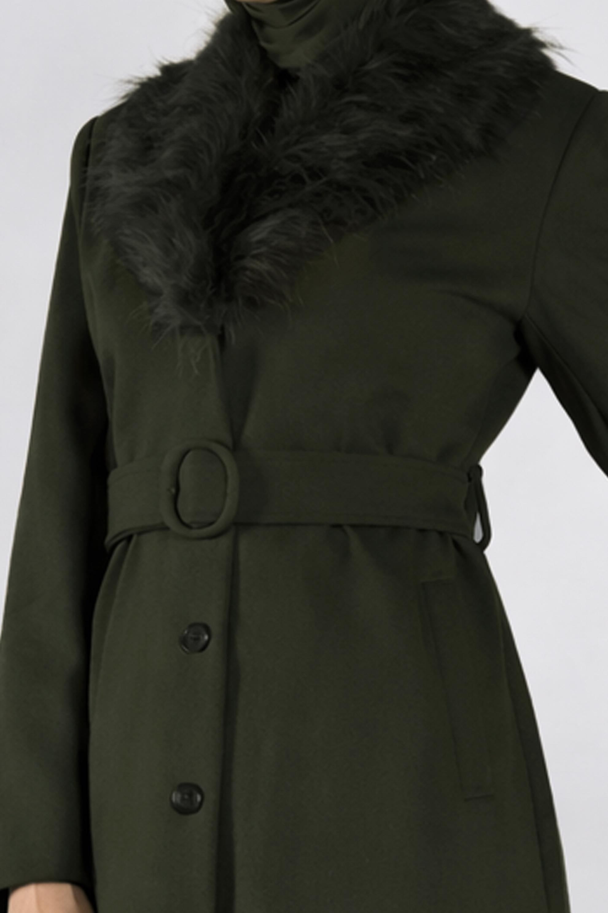 Tesettür giyim HAKİ YAKASI KÜRKLÜ KEMERLİ MANTO 90104