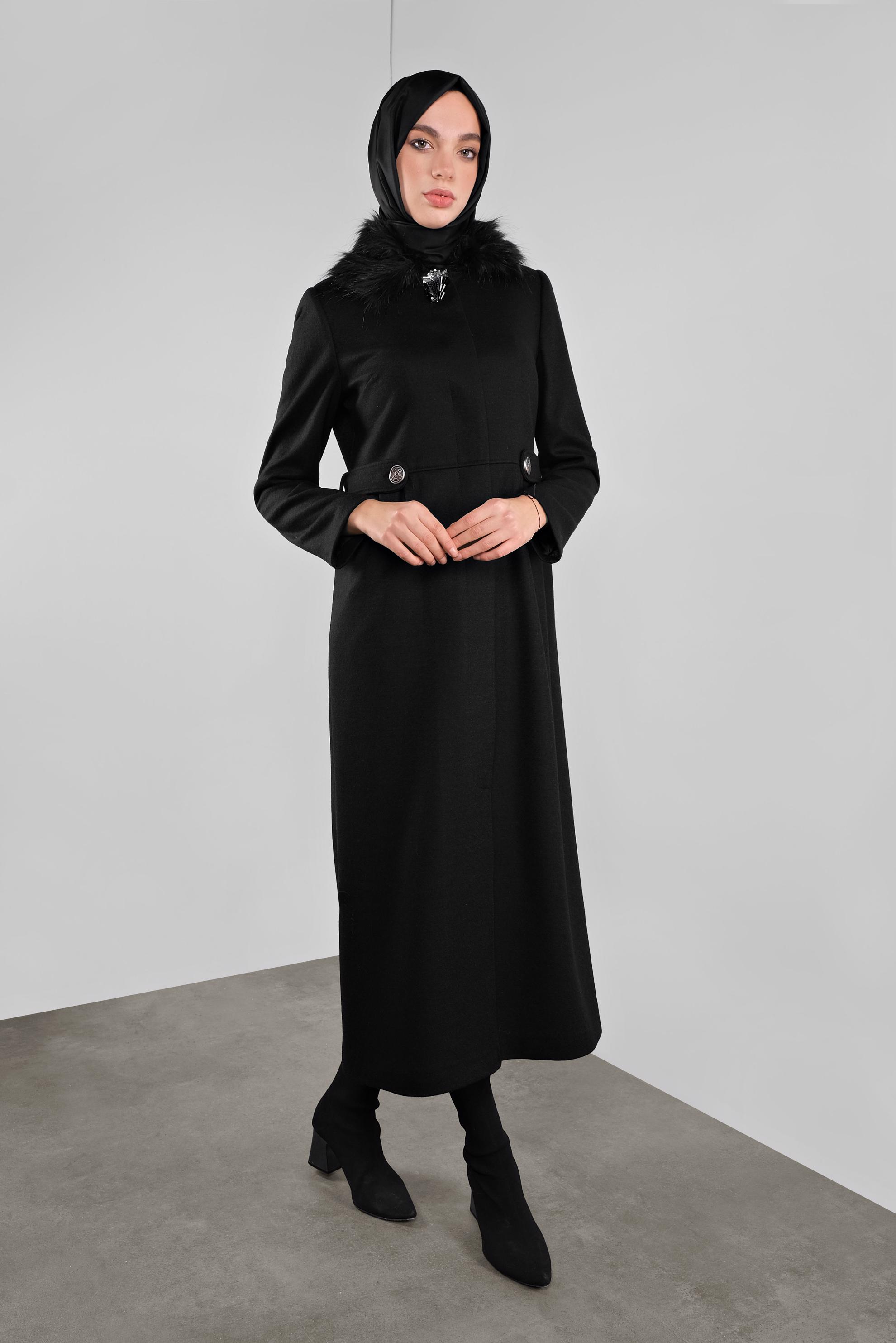 Tesettür giyim SİYAH YAKASI BROŞLU KAŞE MANTO 90123 