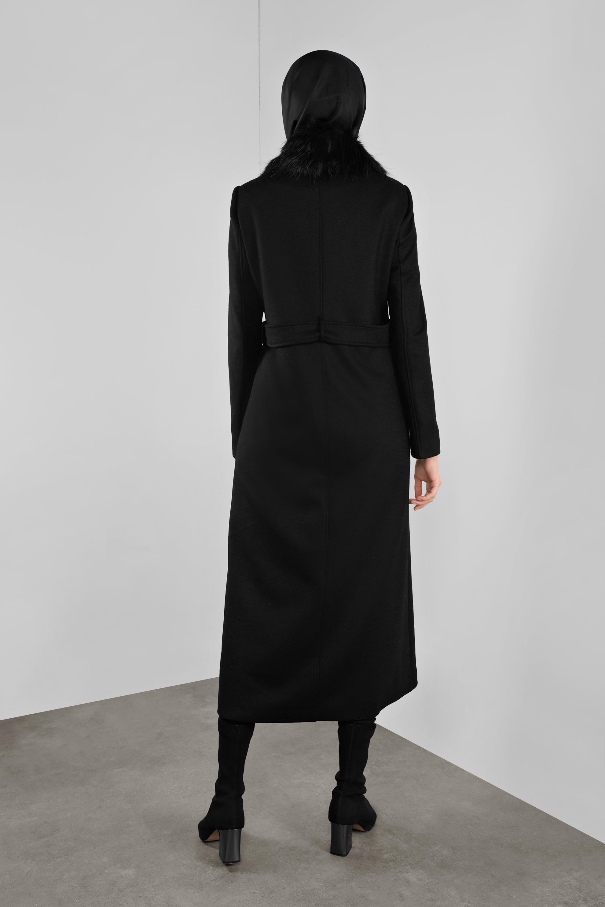 Tesettür giyim SİYAH YAKASI BROŞLU KAŞE MANTO 90123 