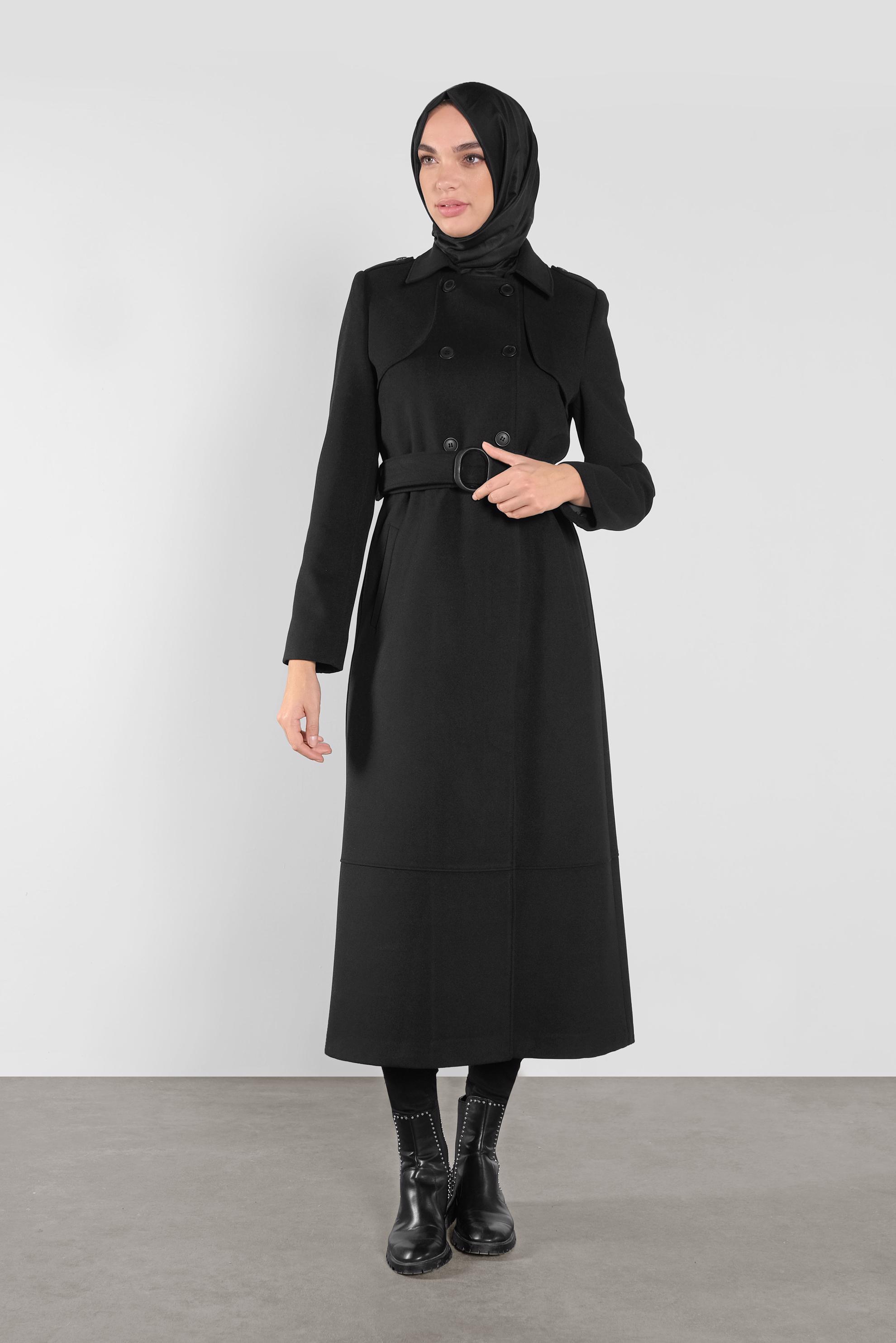 Tesettür giyim SİYAH DÜĞMELİ KEMERLİ MANTO 90124