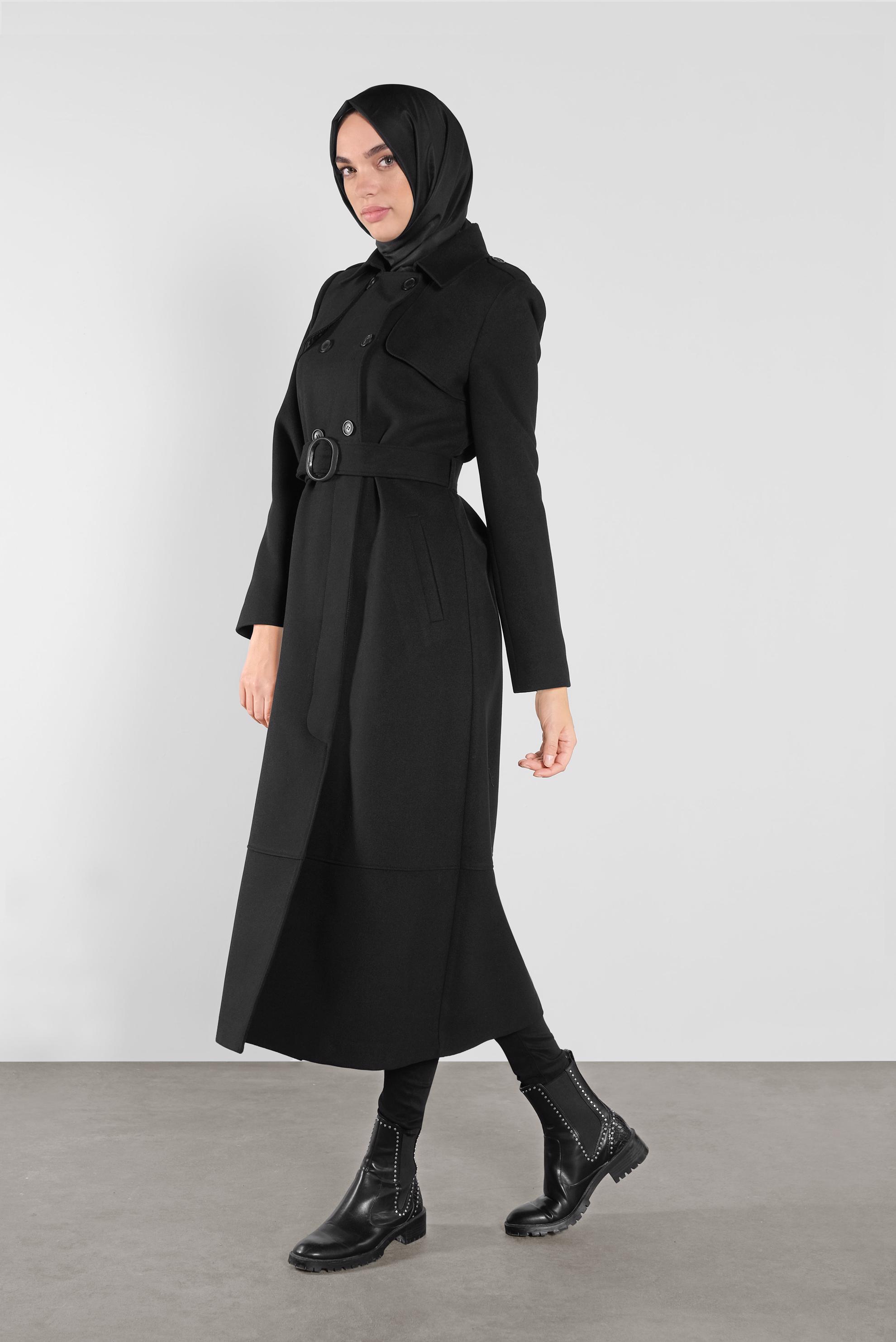 Tesettür giyim SİYAH DÜĞMELİ KEMERLİ MANTO 90124